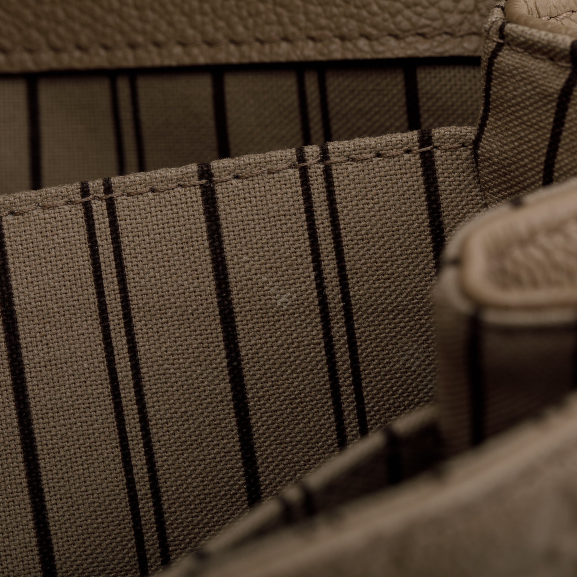 Louis Vuitton 2022 Turtledove Monogram Empreinte Pochette Metis w/ Box