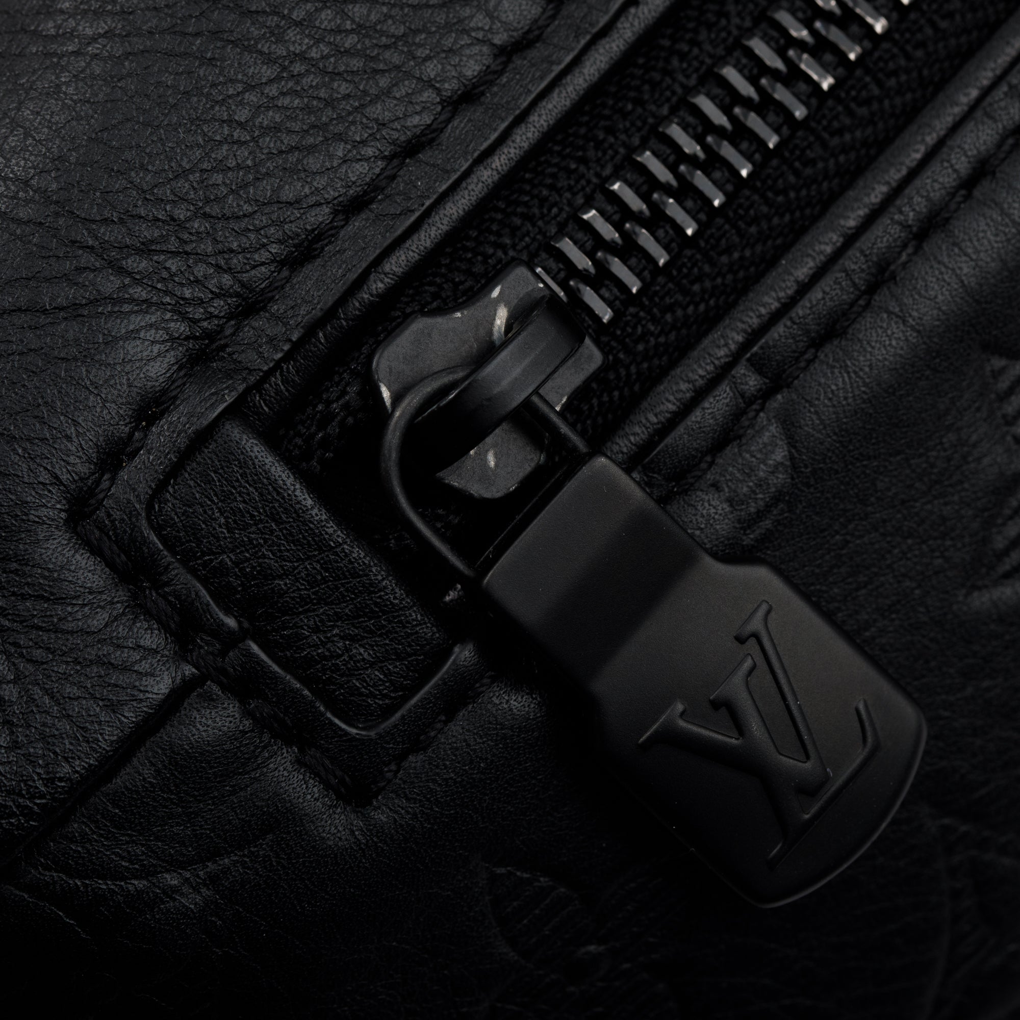 Louis Vuitton Black Monogram Shadow Calfskin Leather Discovery Bumbag