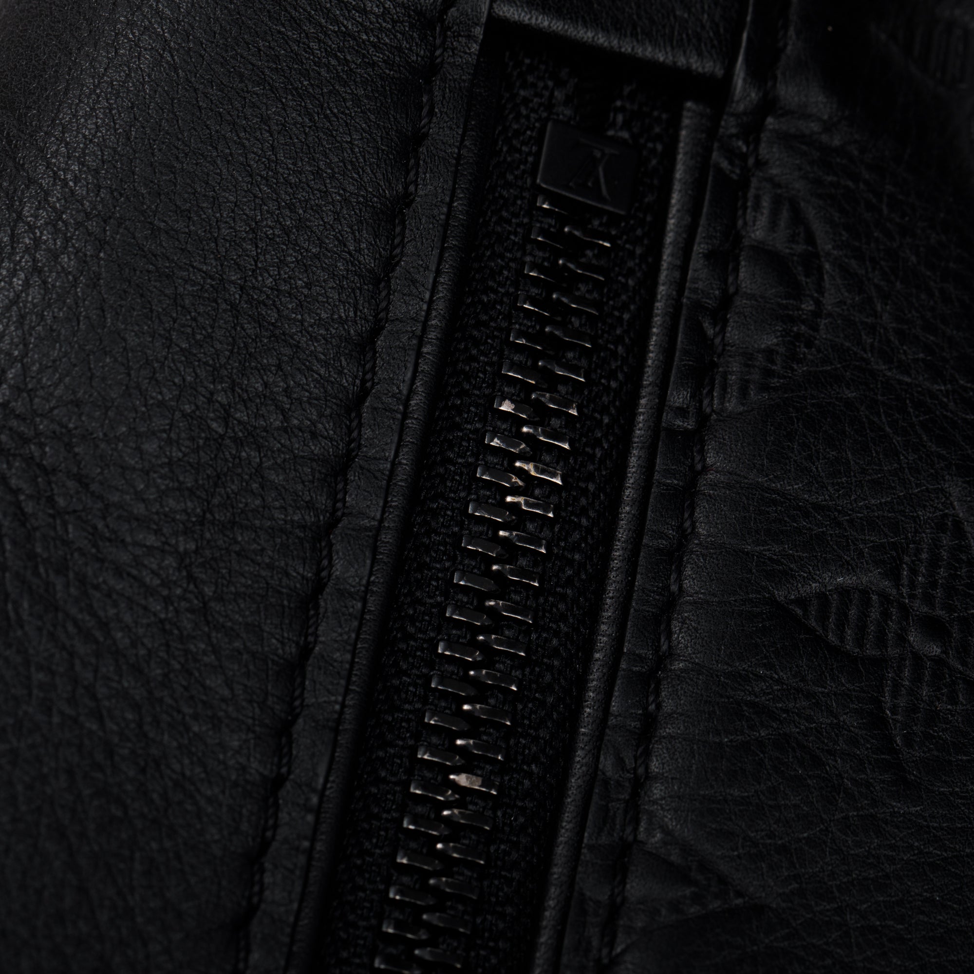 Louis Vuitton Black Monogram Shadow Calfskin Leather Discovery Bumbag