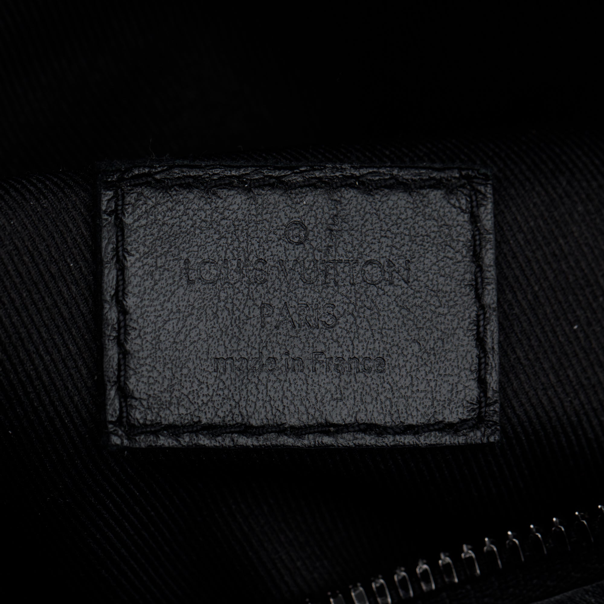 Louis Vuitton Black Monogram Shadow Calfskin Leather Discovery Bumbag