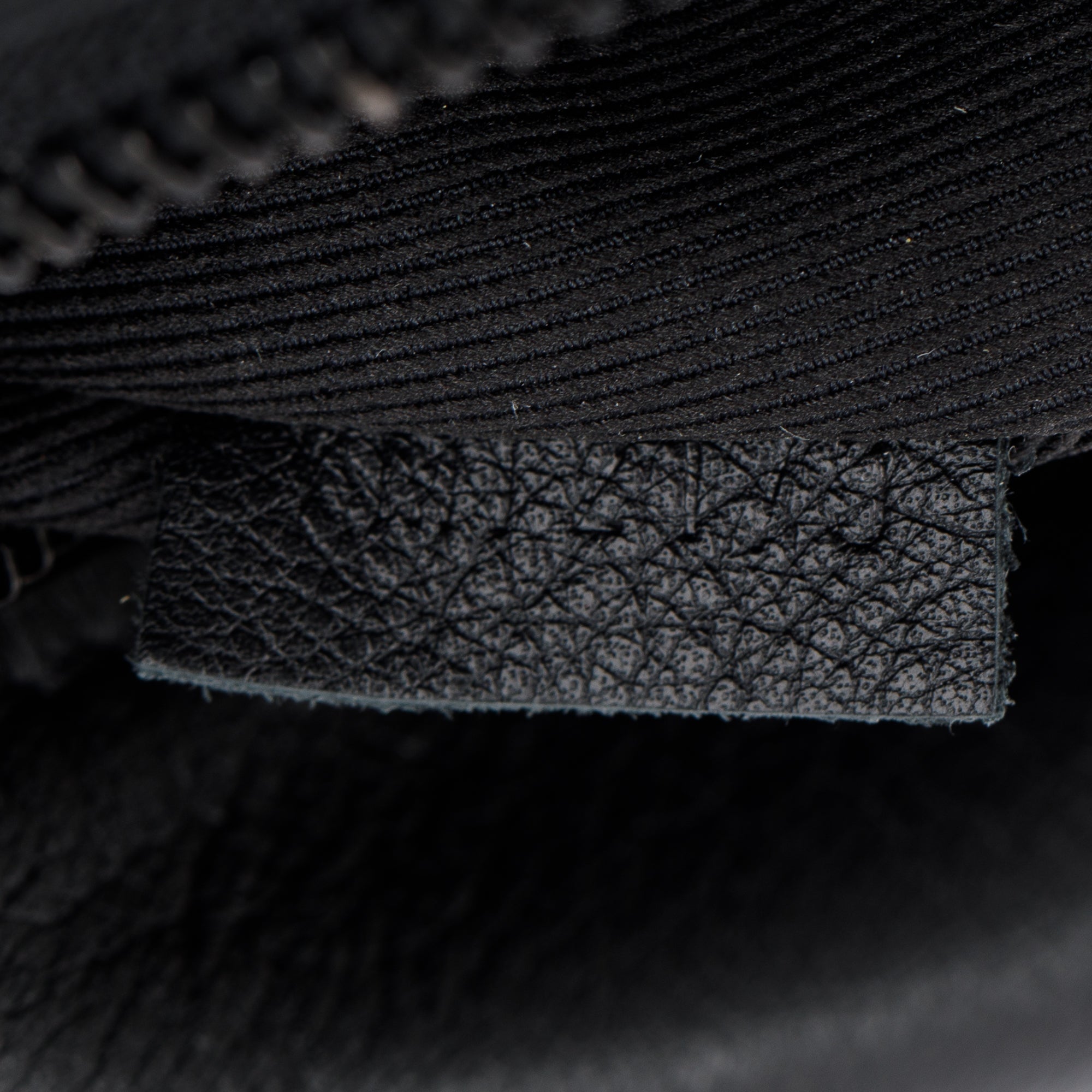 Louis Vuitton Black Monogram Shadow Calfskin Leather Discovery Bumbag