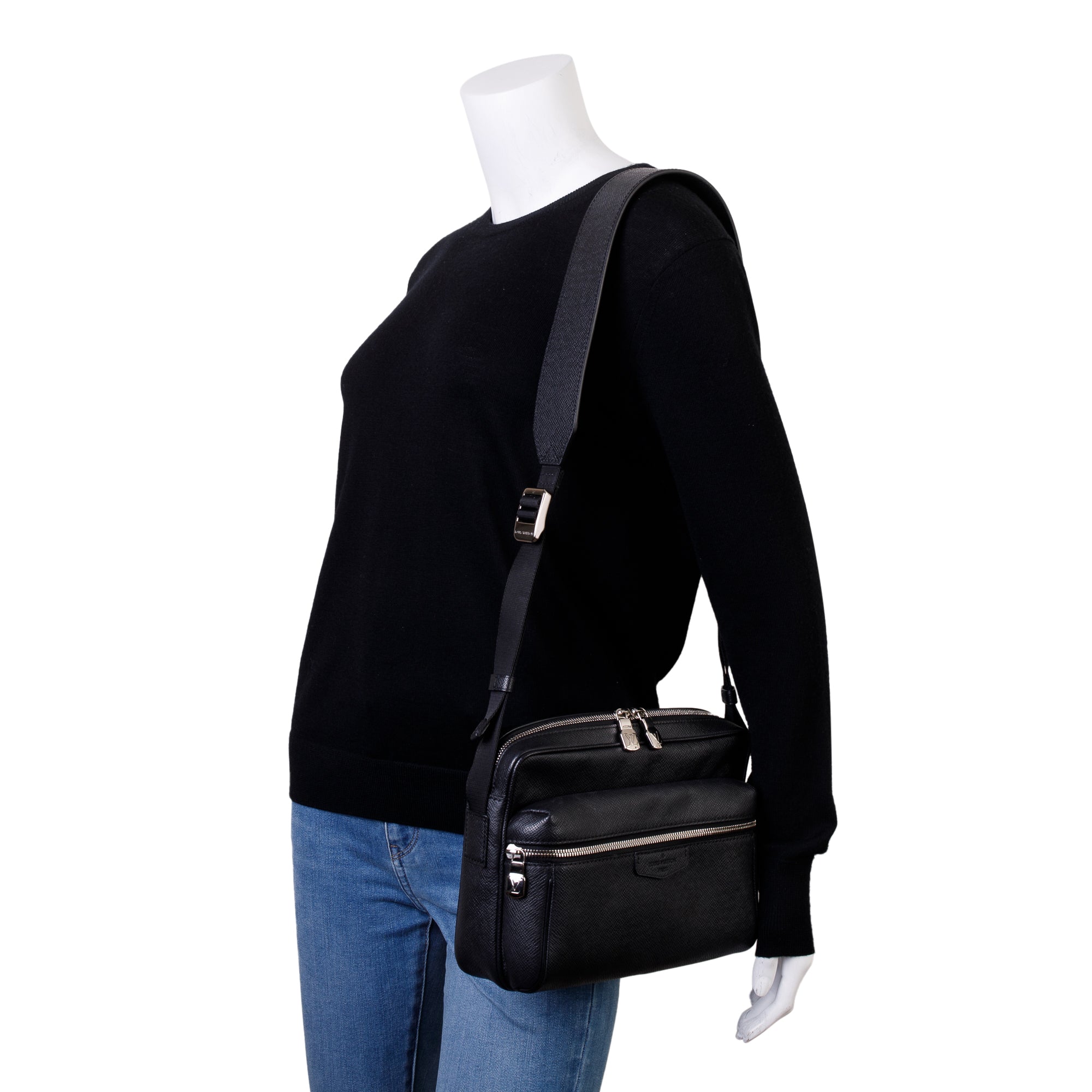 Louis Vuitton Black Taiga Leather Outdoor Messenger Bag