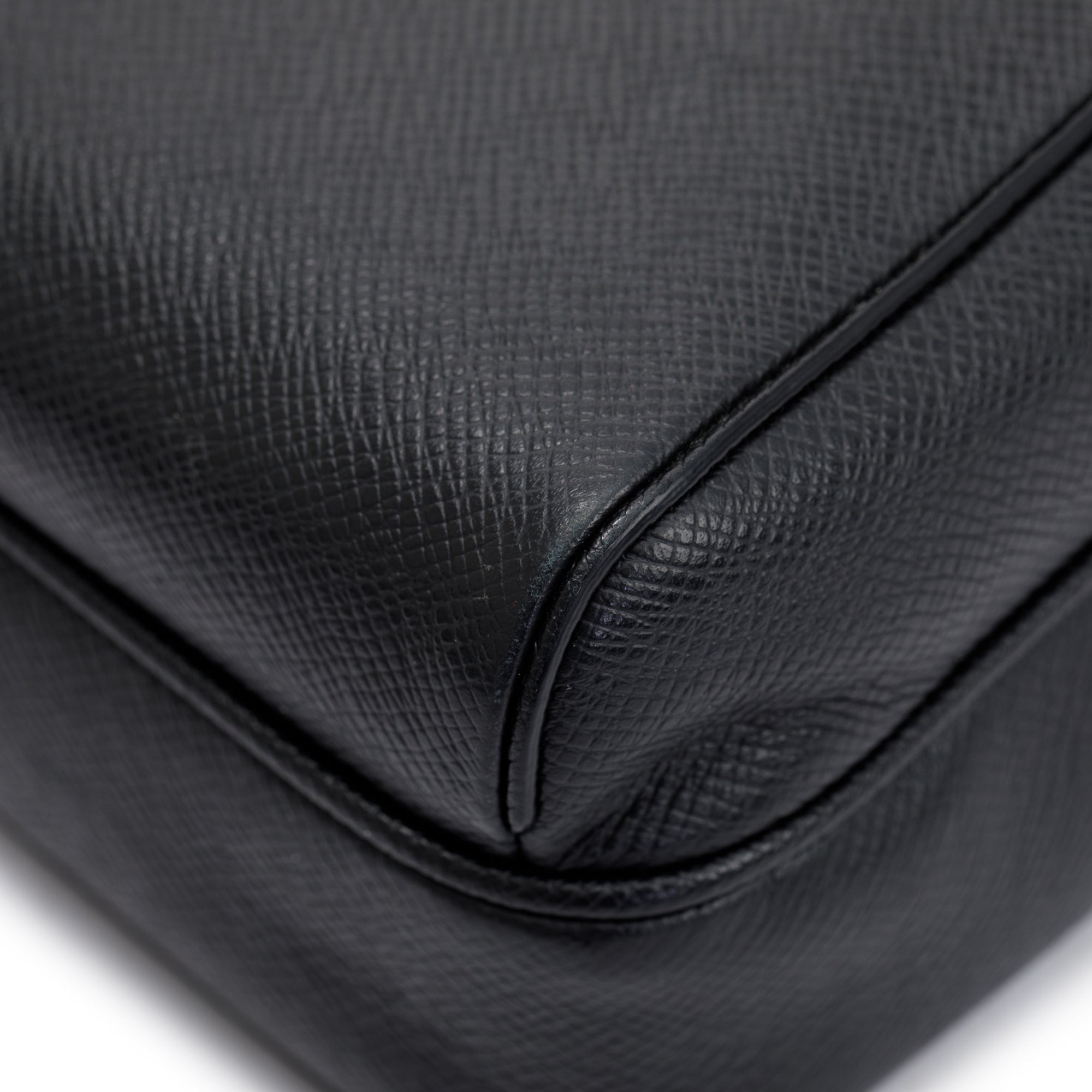 Louis Vuitton Black Taiga Leather Outdoor Messenger Bag