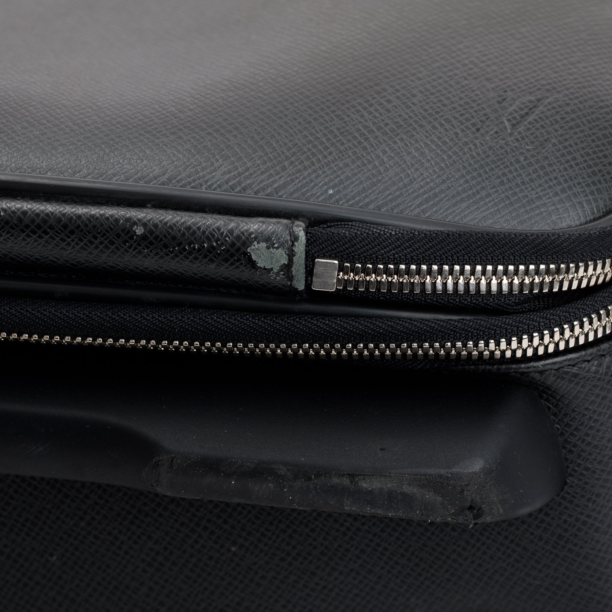 Louis Vuitton Black Taiga Leather Pegase 50