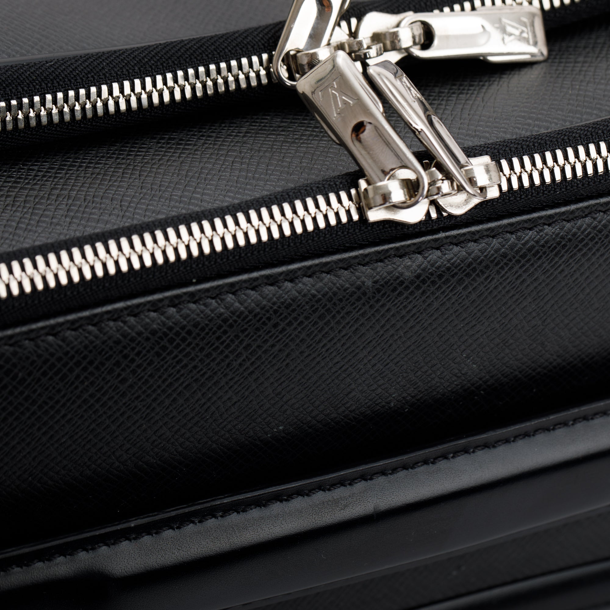 Louis Vuitton Black Taiga Leather Pegase 50