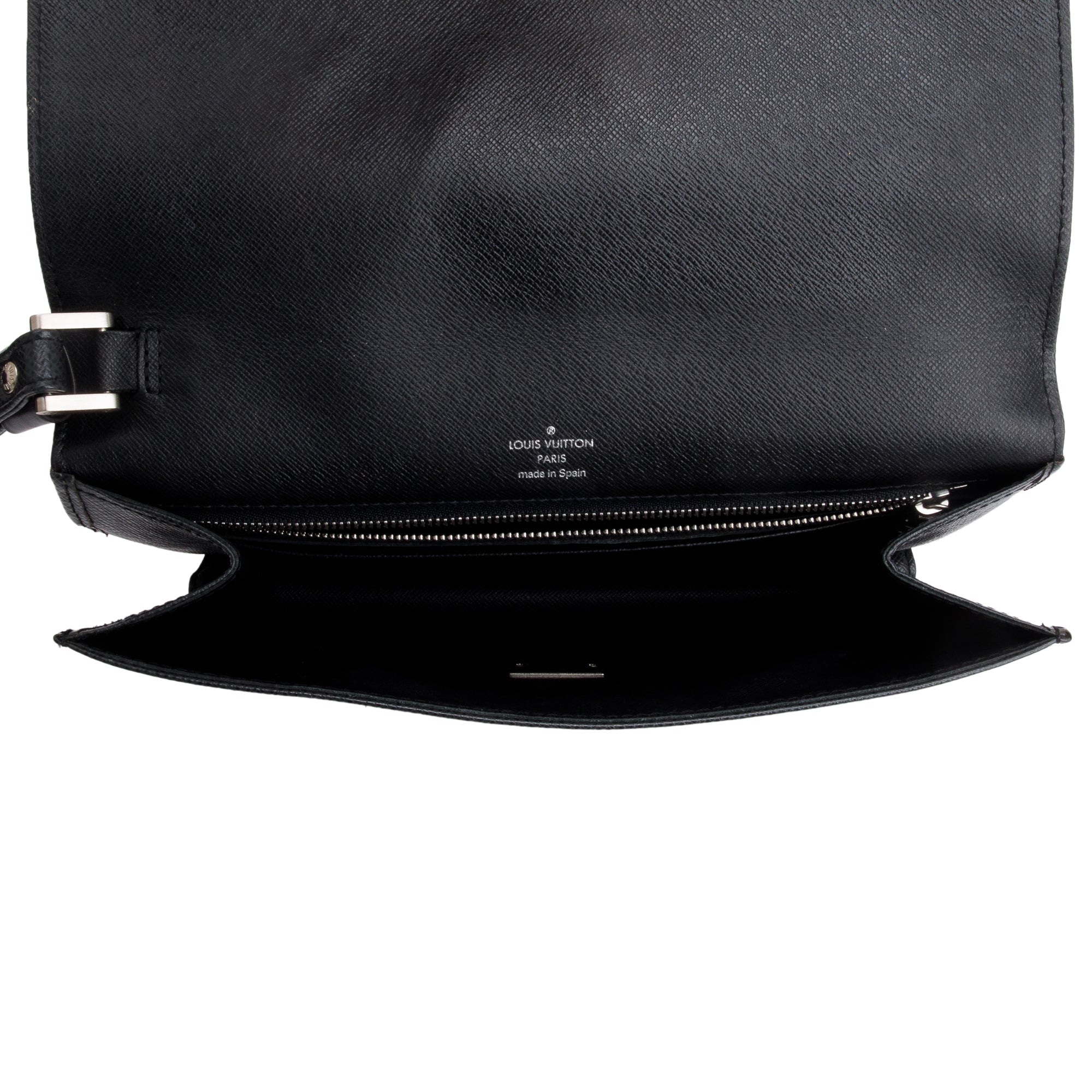 Louis Vuitton Black Taiga Leather Selenga Pochette