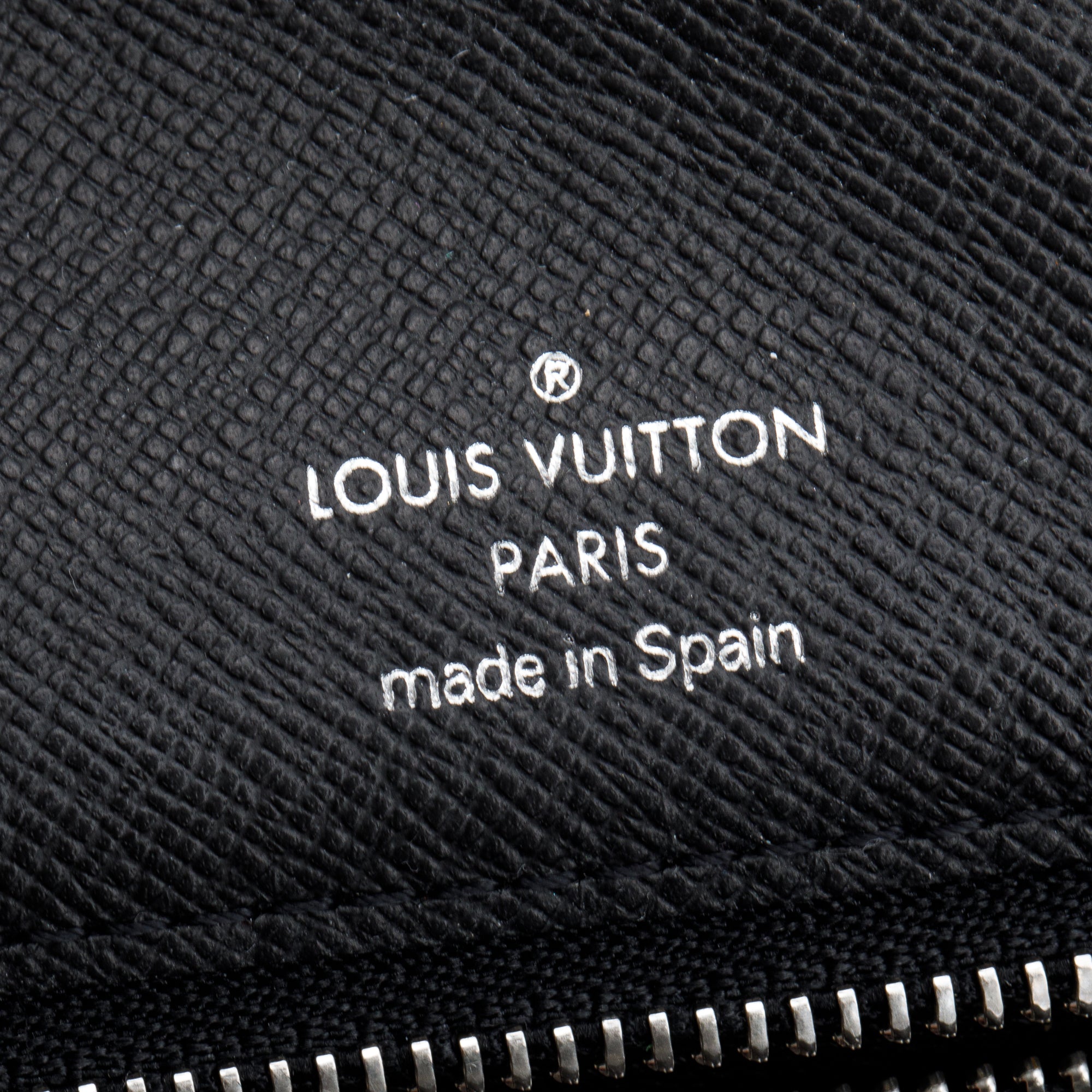 Louis Vuitton Black Taiga Leather Selenga Pochette