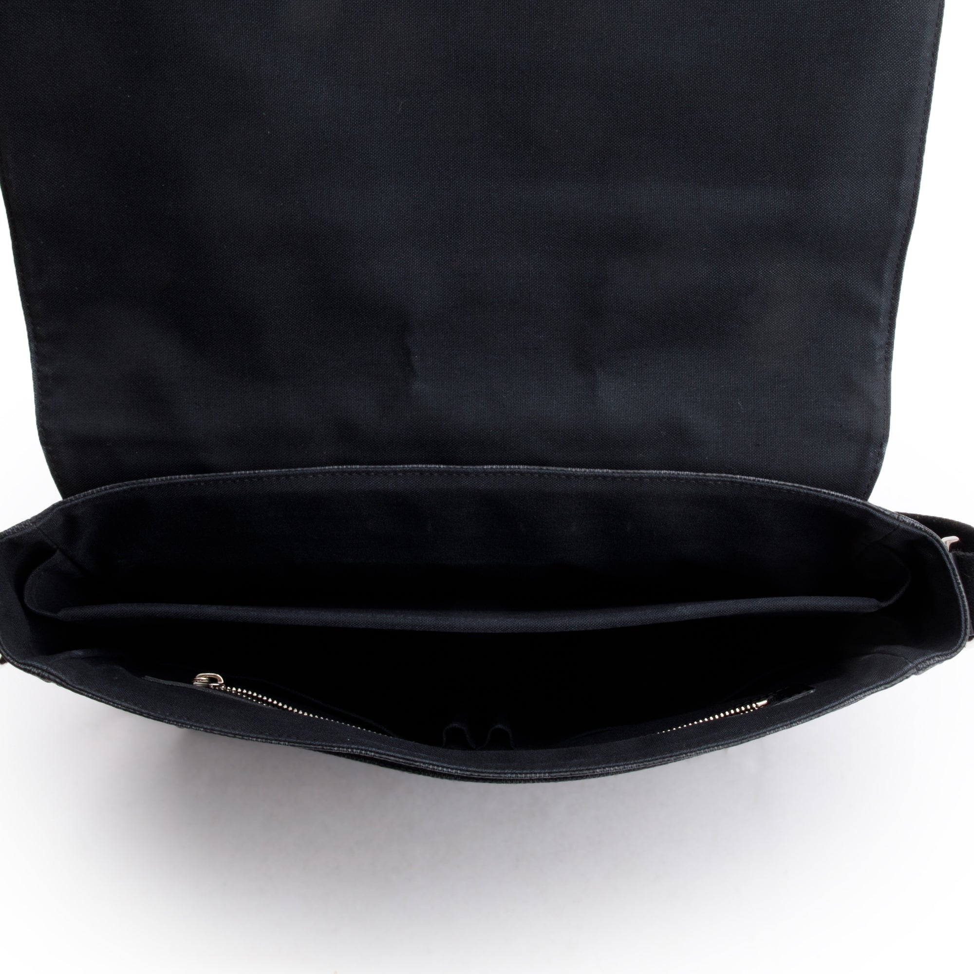 Louis Vuitton Damier Graphite District MM