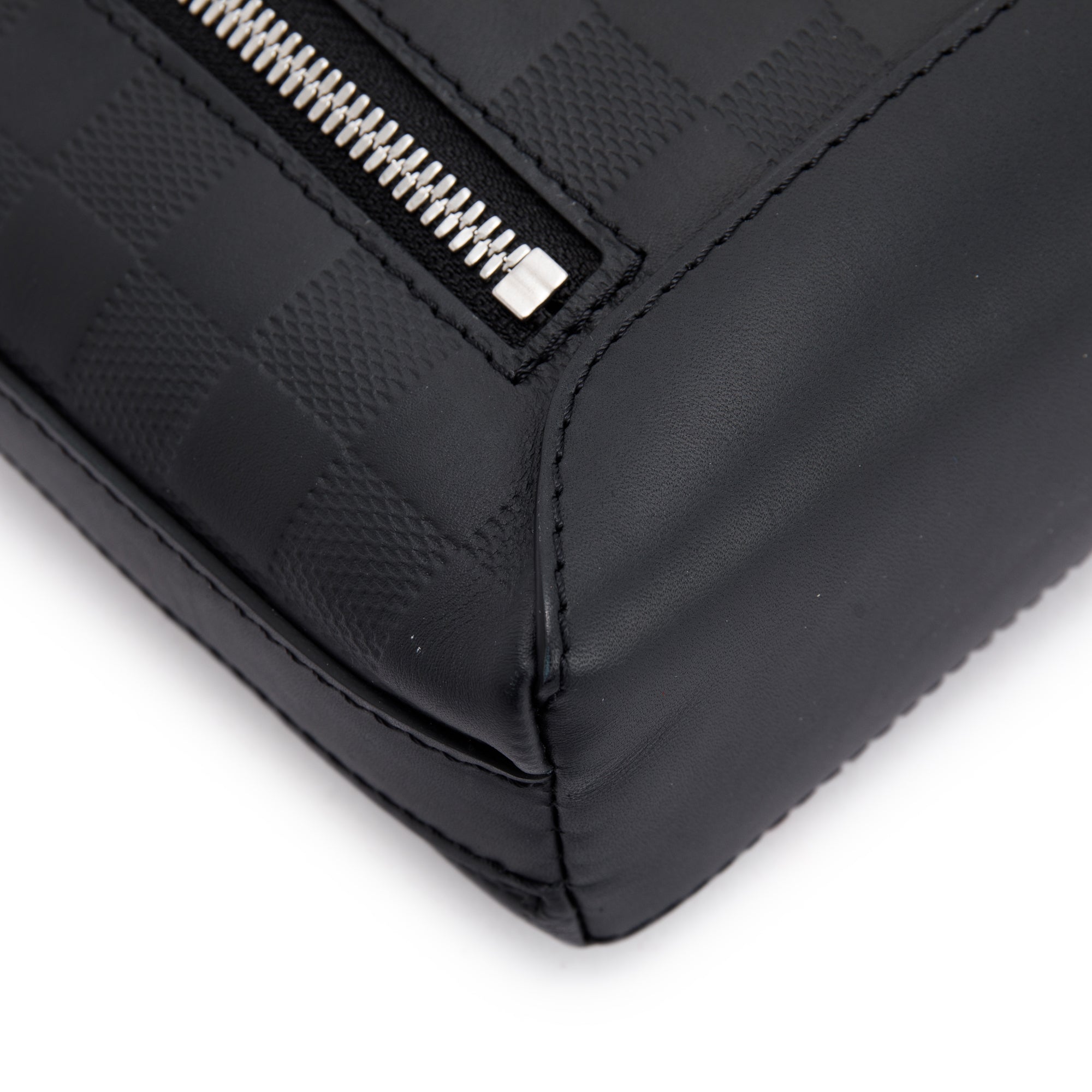 Louis Vuitton Damier Infini Discovery Messenger BB