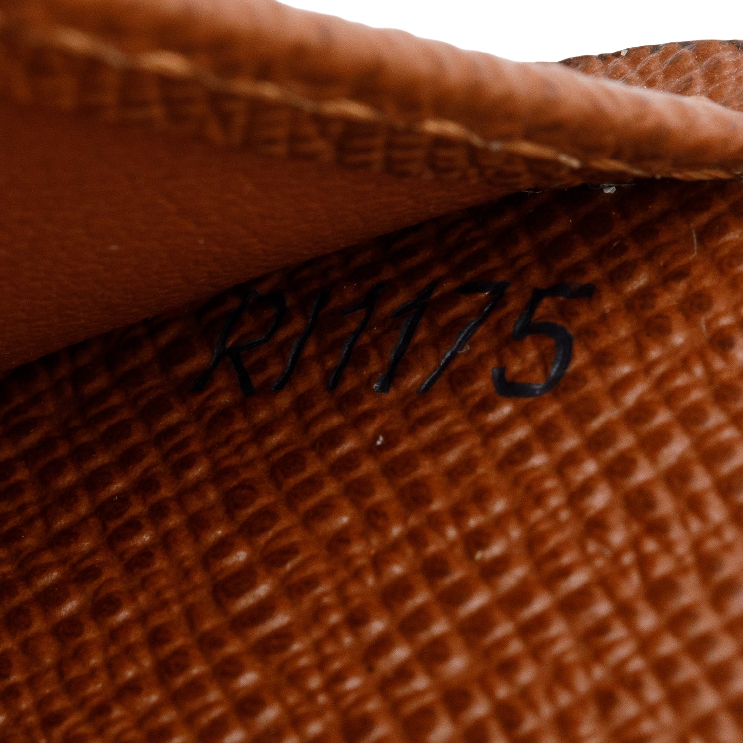 Louis Vuitton Monogram Medium Ring Agenda Cover