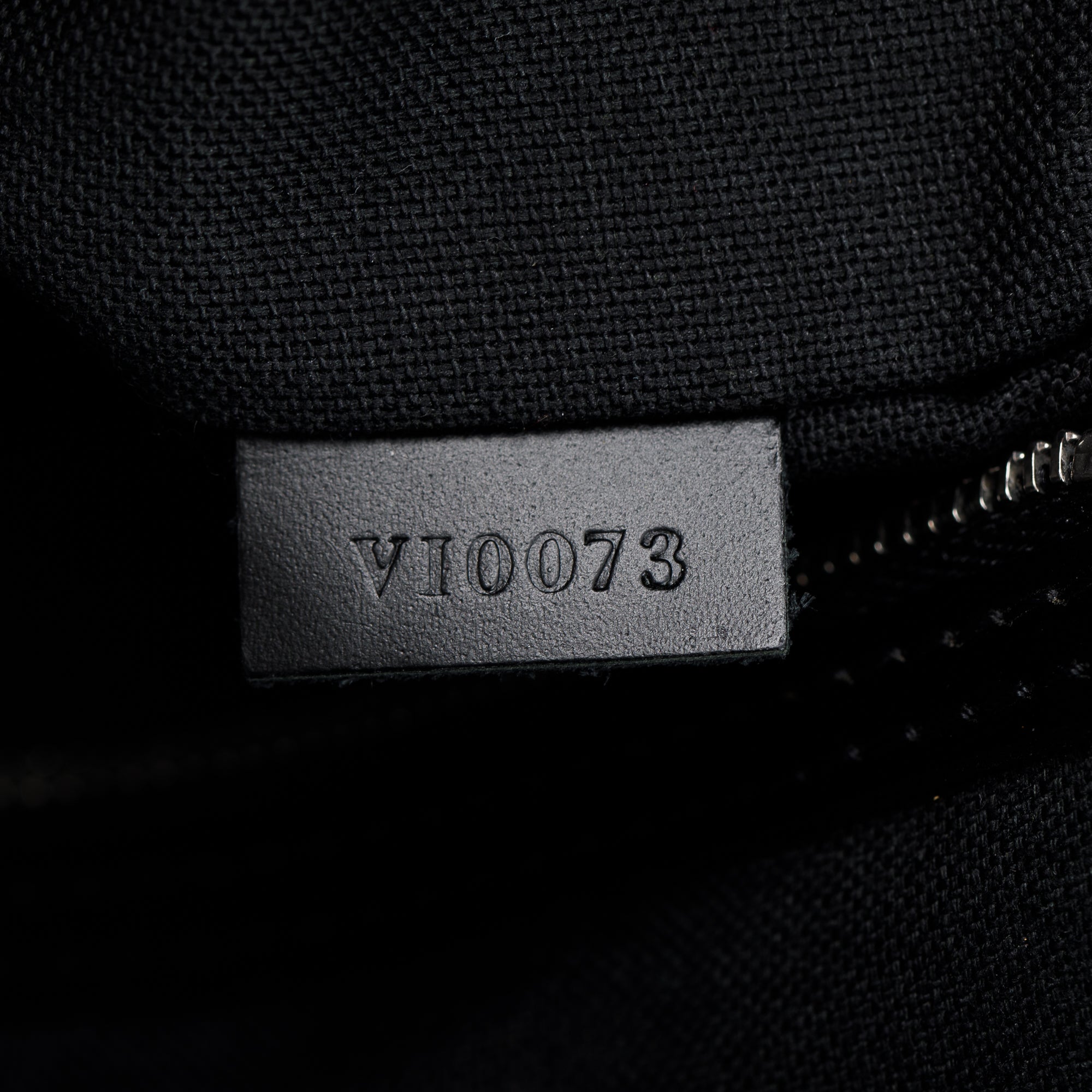 Louis Vuitton Taiga Leather Saratov GM Messenger Bag