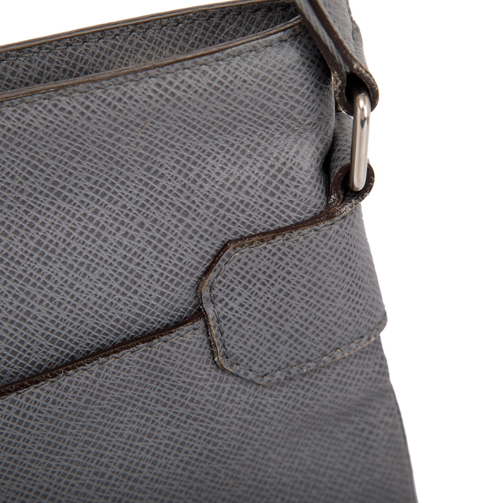 Louis Vuitton Taiga Leather Sasha Messenger Bag