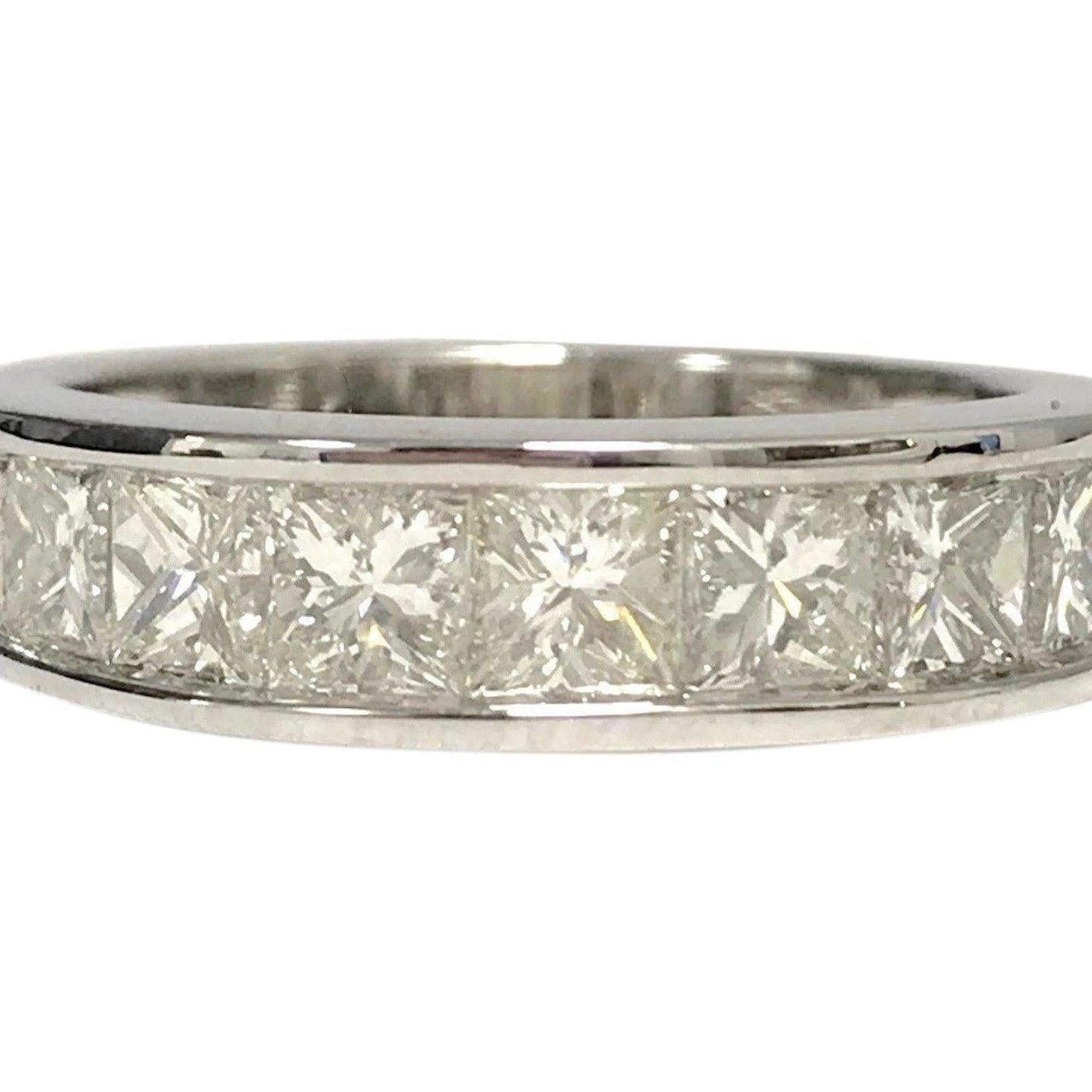 14 Karat White Gold Single Row Diamond Ring