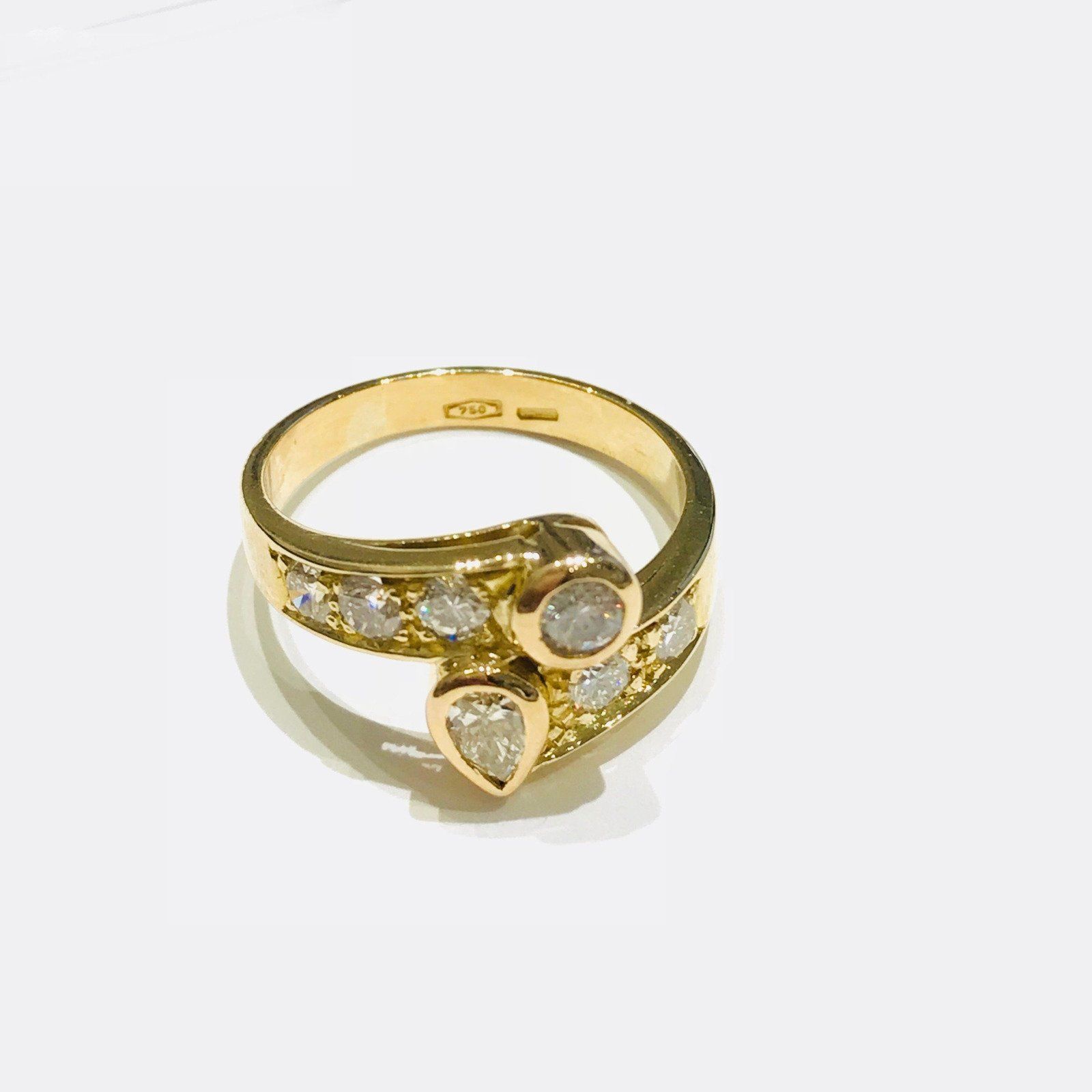 18 Karat Yellow Gold Diamond Ring