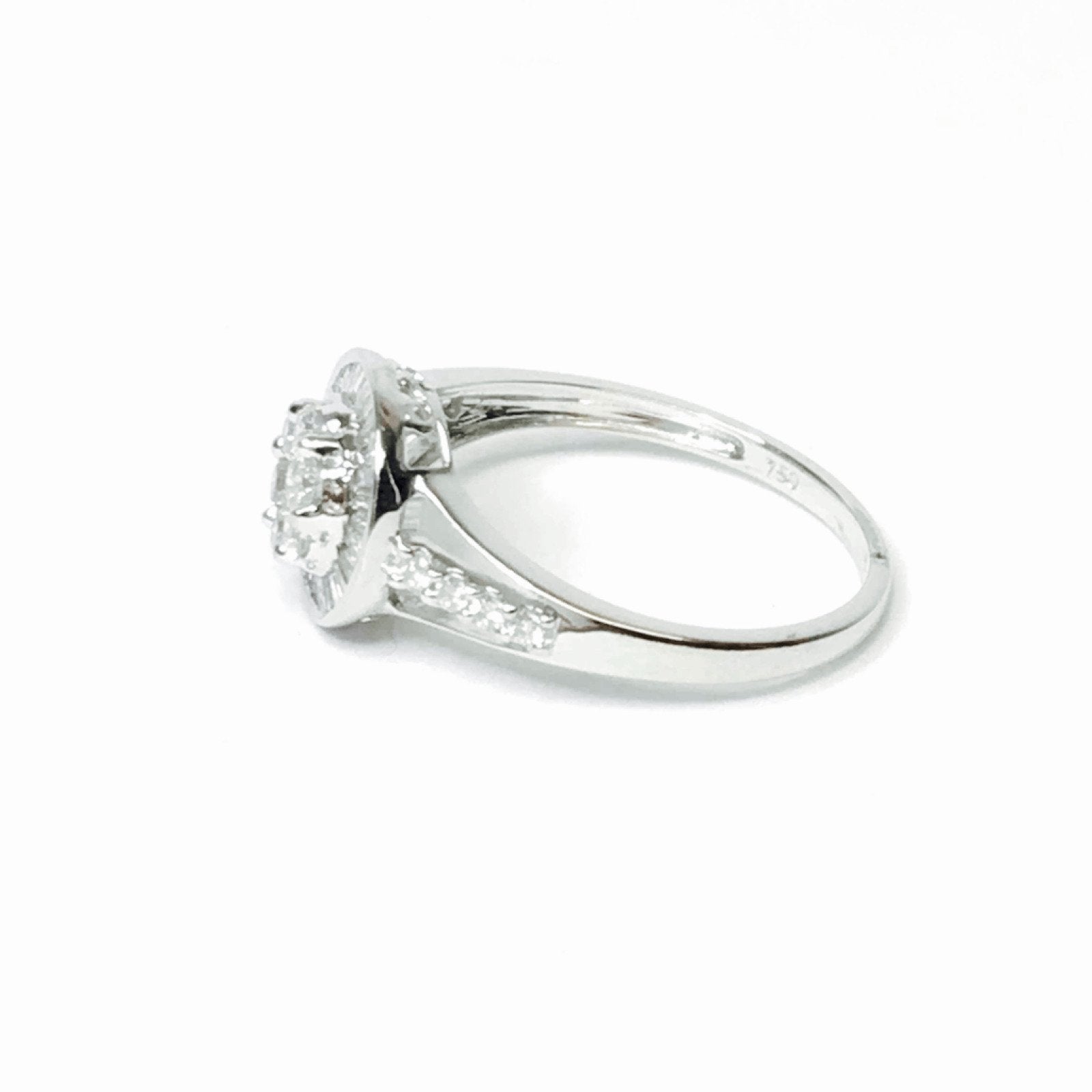 18K White Gold Diamond Cluster Ring