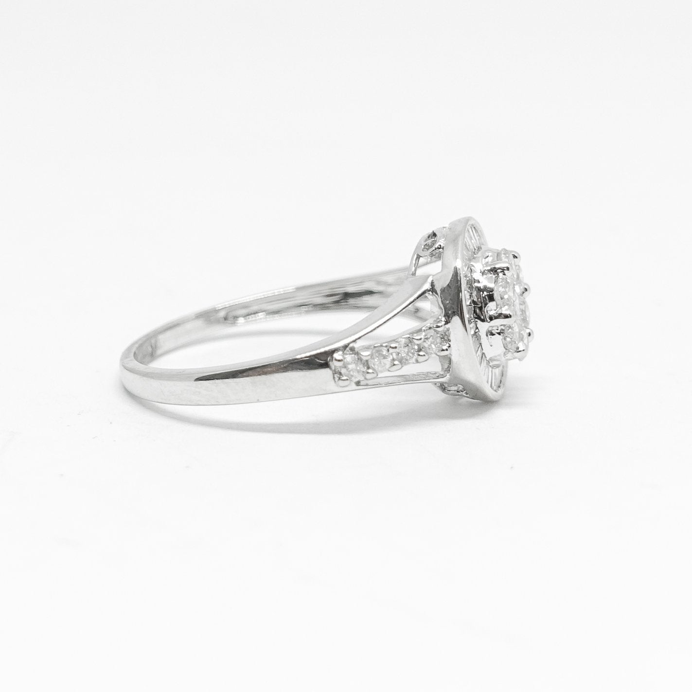 18K White Gold Diamond Cluster Ring