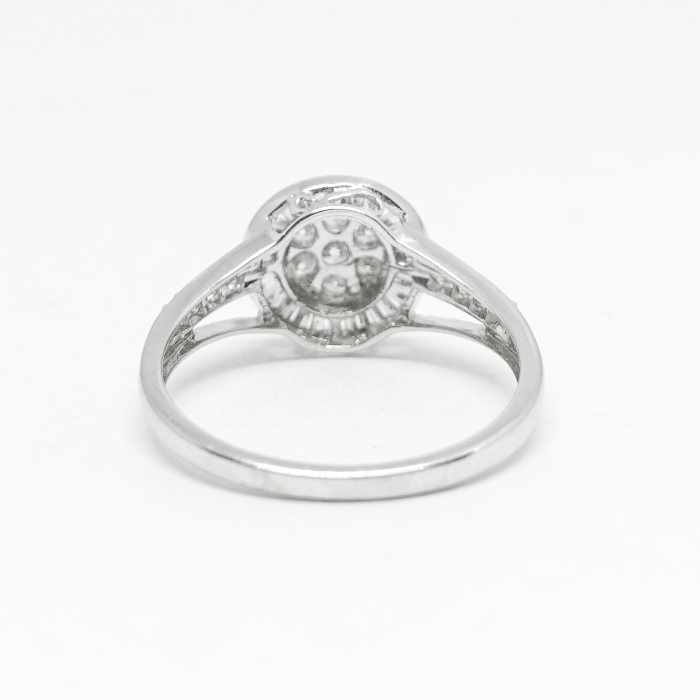 18K White Gold Diamond Cluster Ring