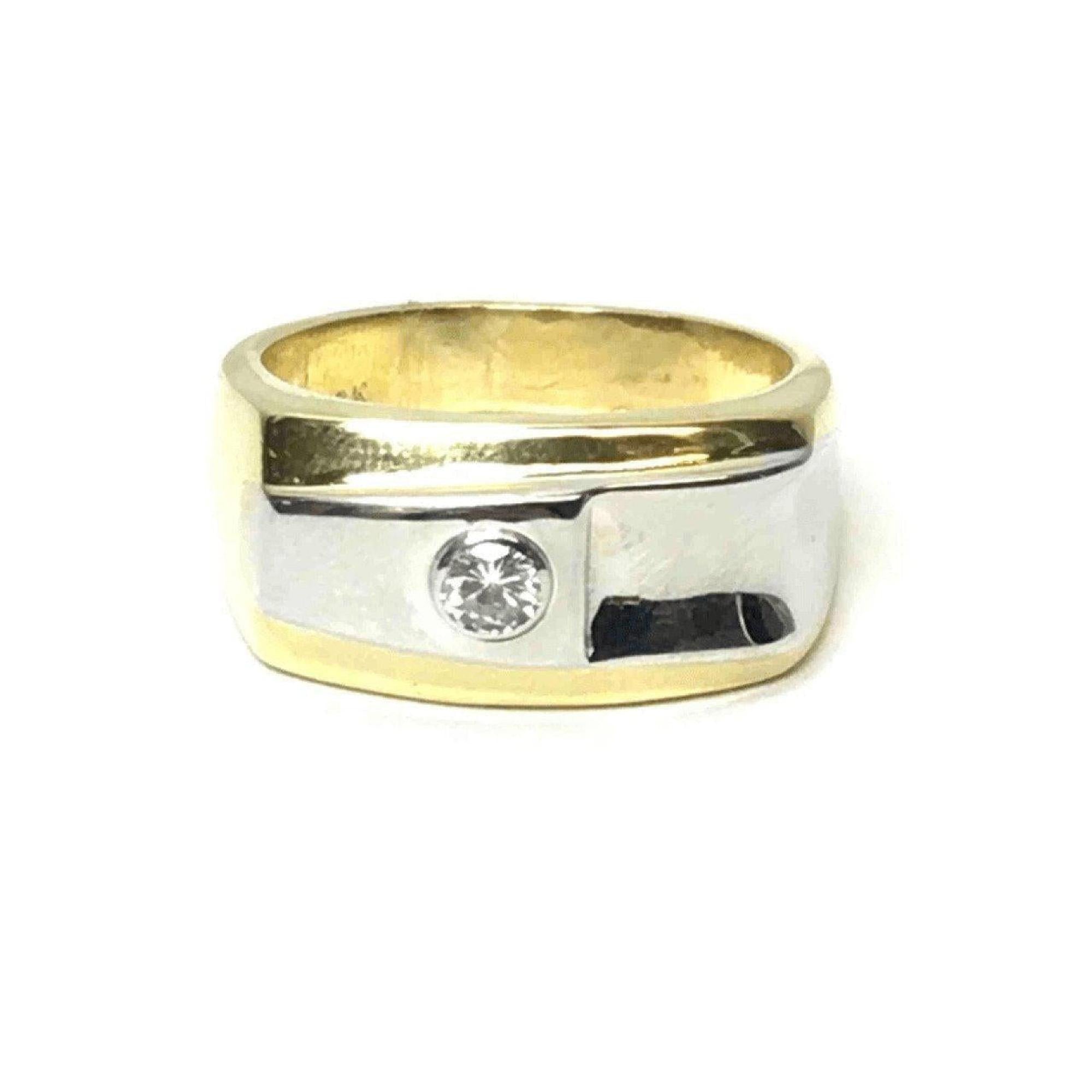 18K Yellow and White Gold Diamond Ring with Two-Tone Design
