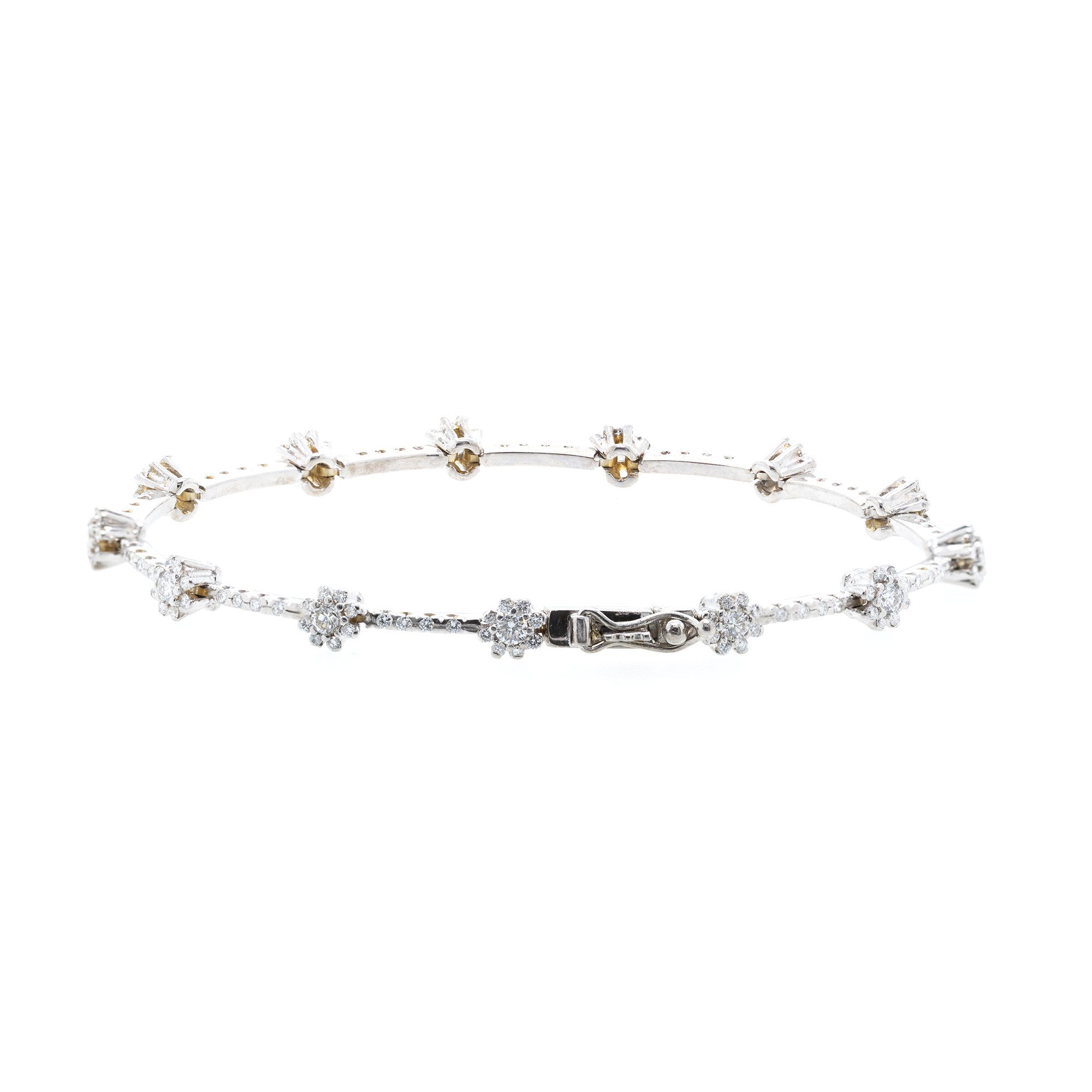 18k White Gold Diamond Flower Bracelet