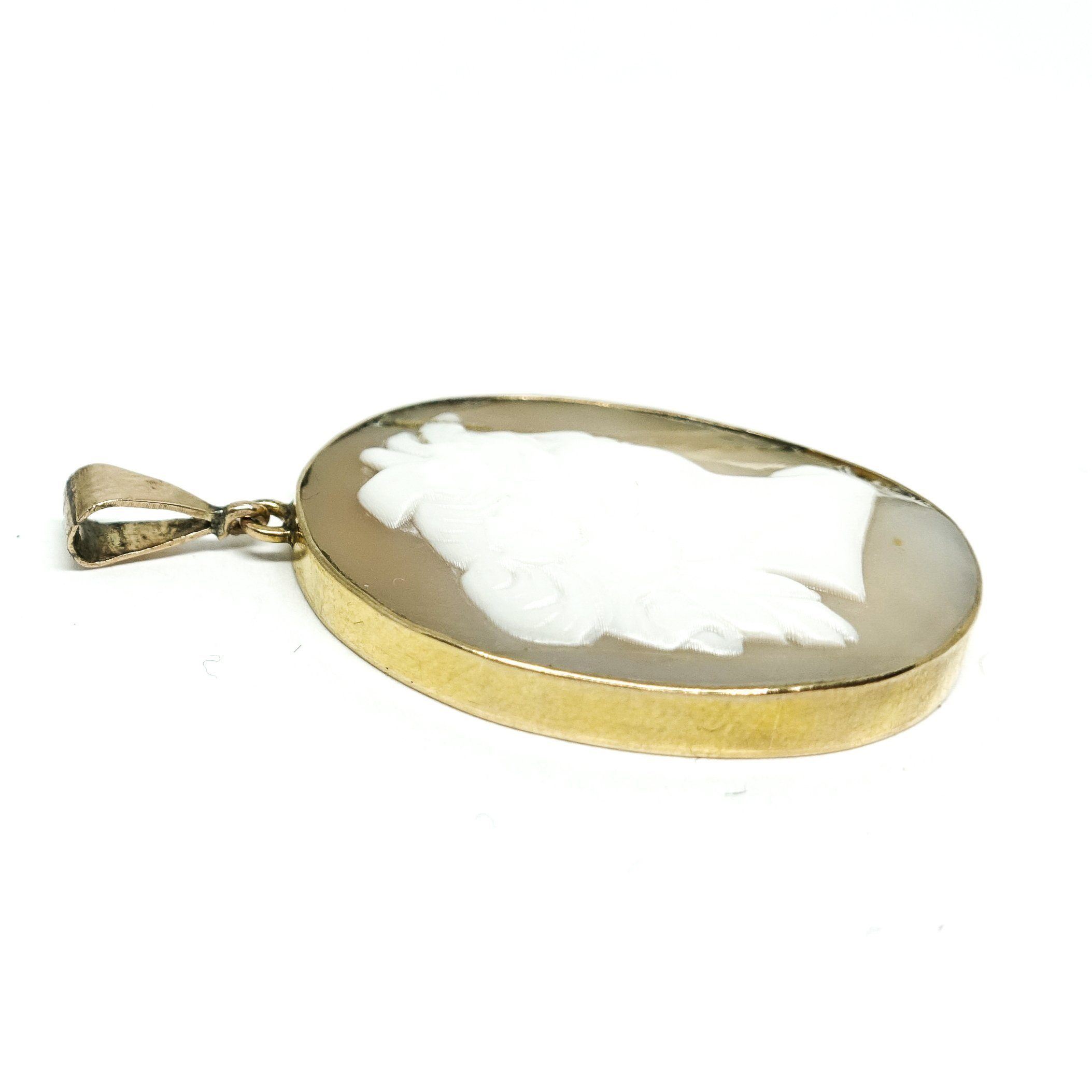 Antique Cameo Pendant in 9kt Yellow Gold