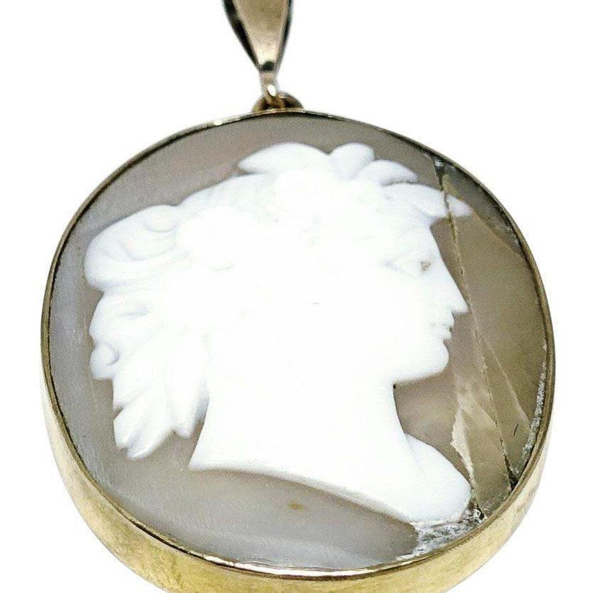 Antique Cameo Pendant in 9kt Yellow Gold
