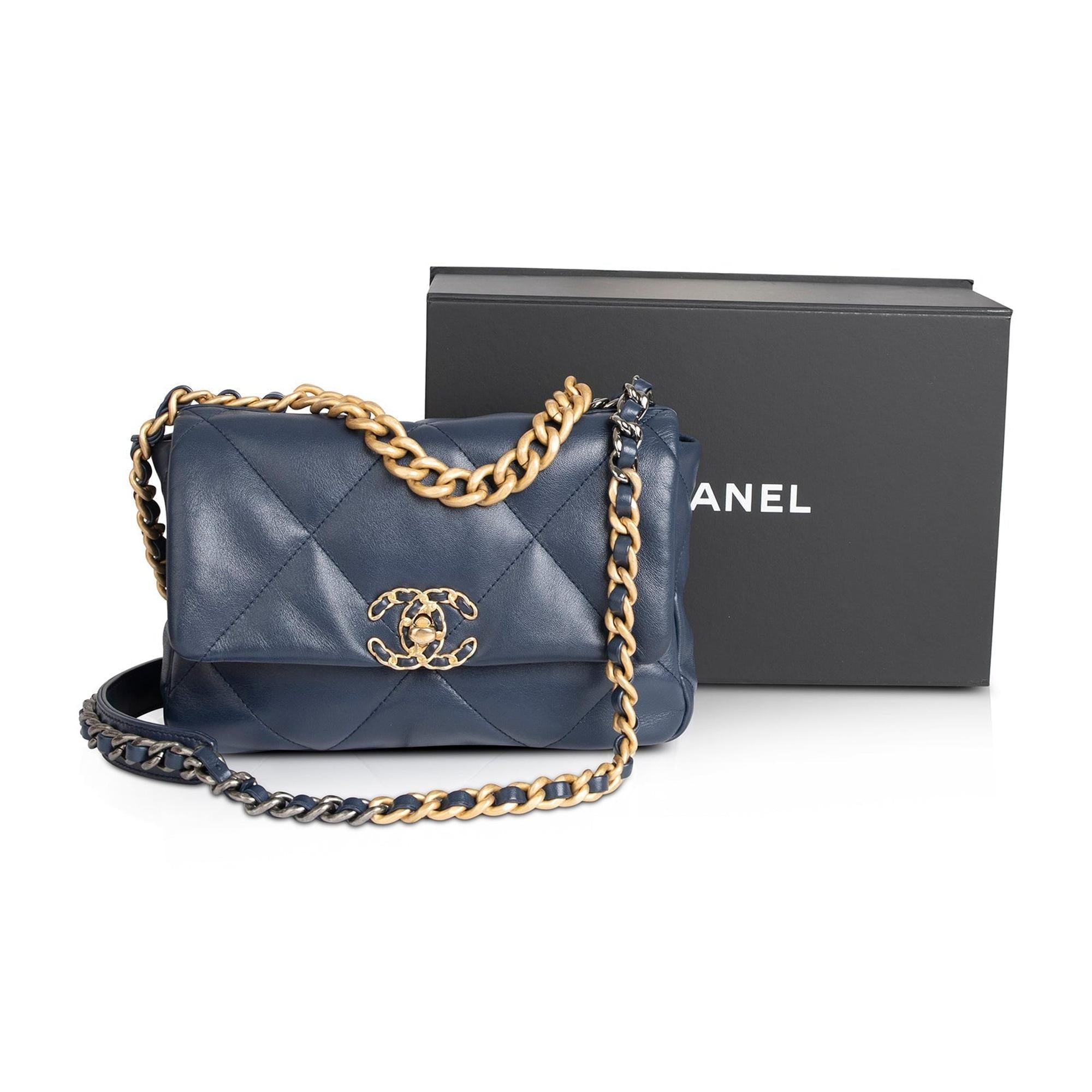 Chanel 2022 Medium 19 Flap Bag w/ Box & Receipt