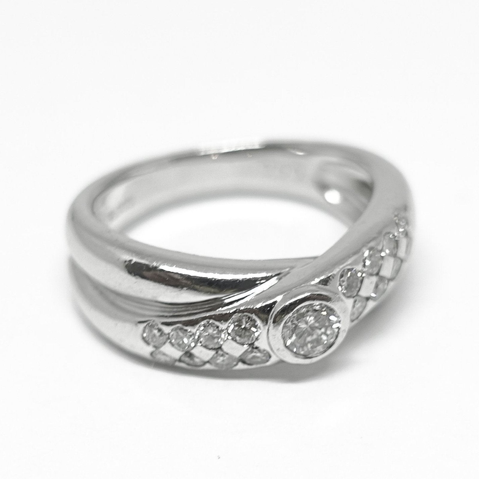 Crossover Diamond Ring