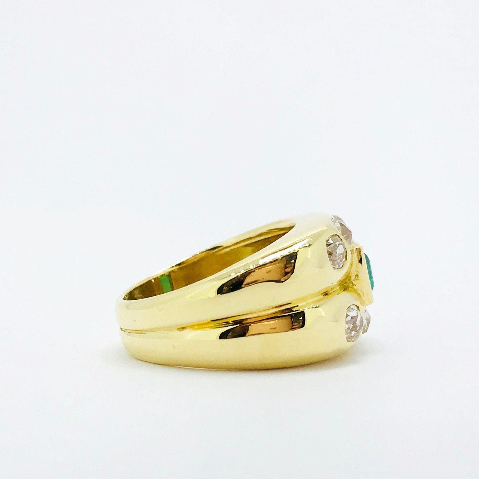Emerald and Diamond Ring in 18kt Yellow Gold