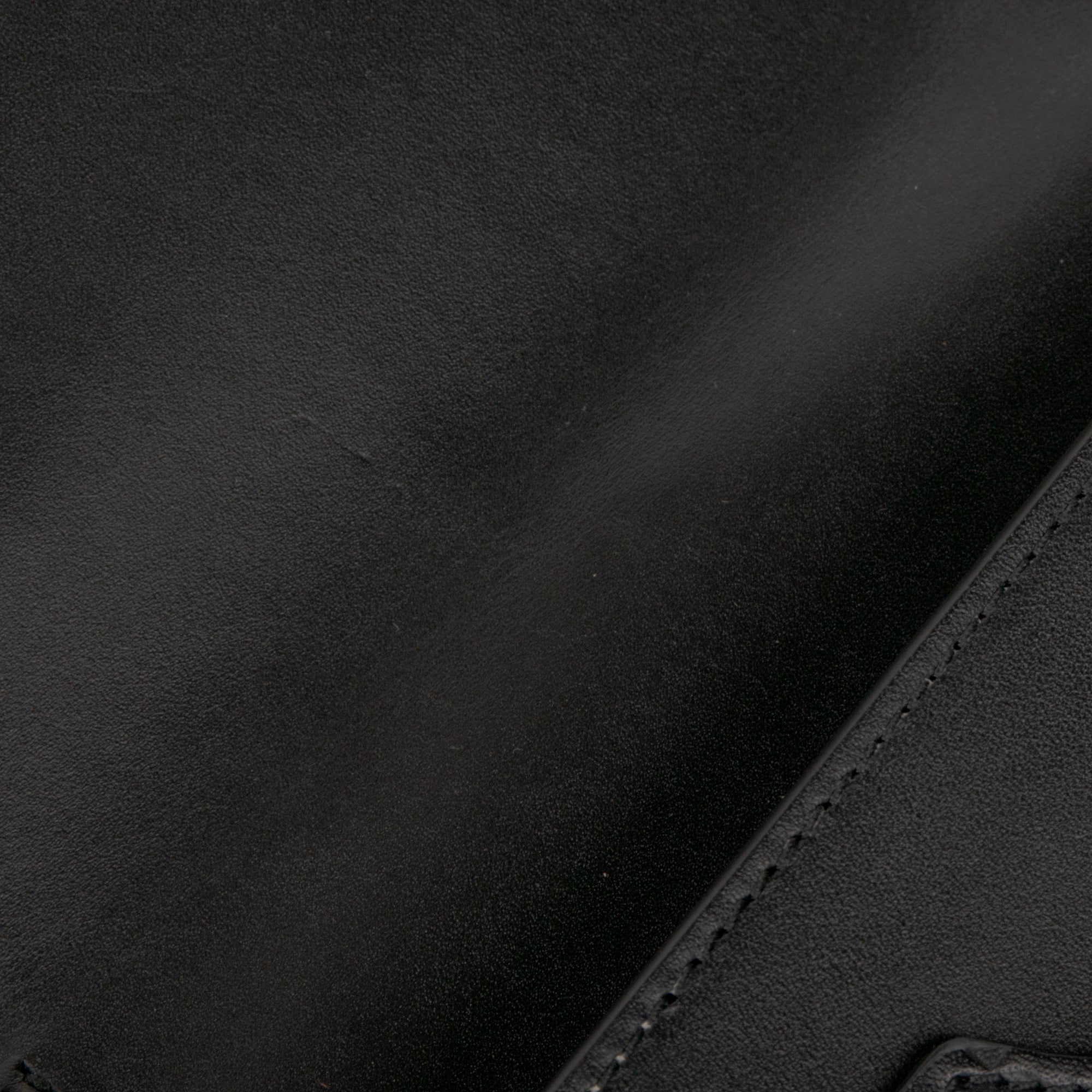 Gucci GG Signature Bow Wallet on Chain