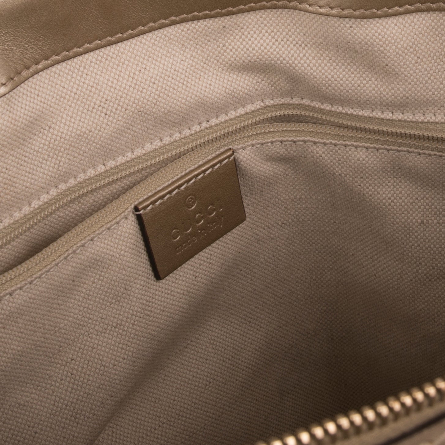 Gucci Medium Signature Leather Sukey Top Handle Bag W/ Receipt