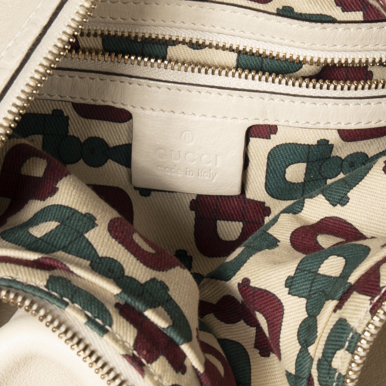 Gucci Medium Signature Signoria Hobo