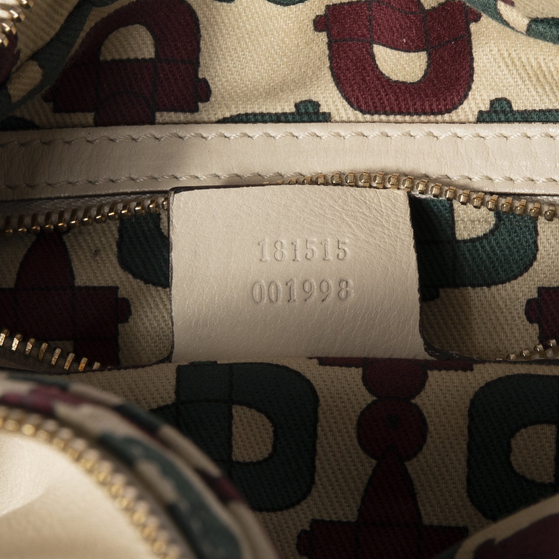 Gucci Medium Signature Signoria Hobo