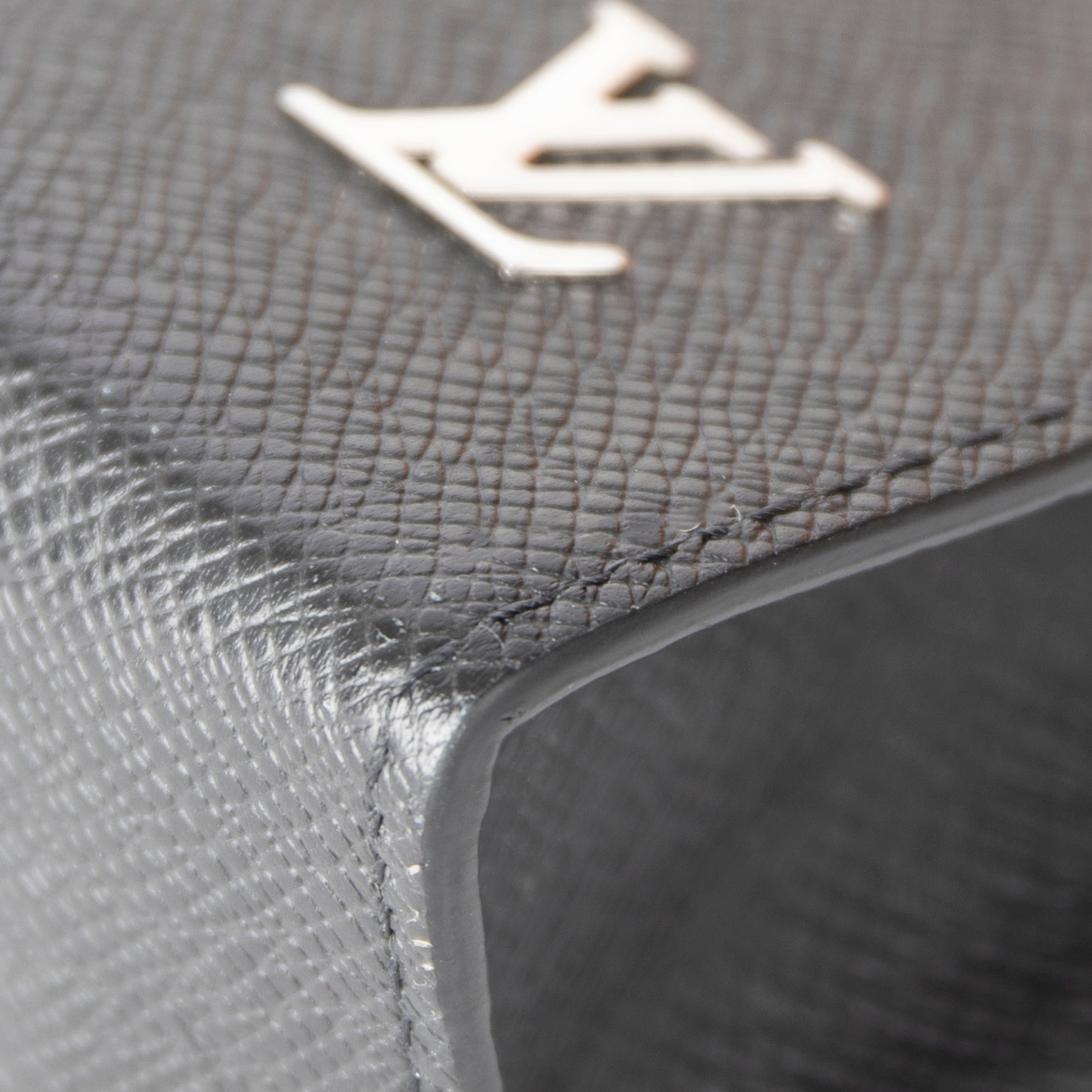 Louis Vuitton 2022 Taiga Leather Pochette Voyage w/ Box