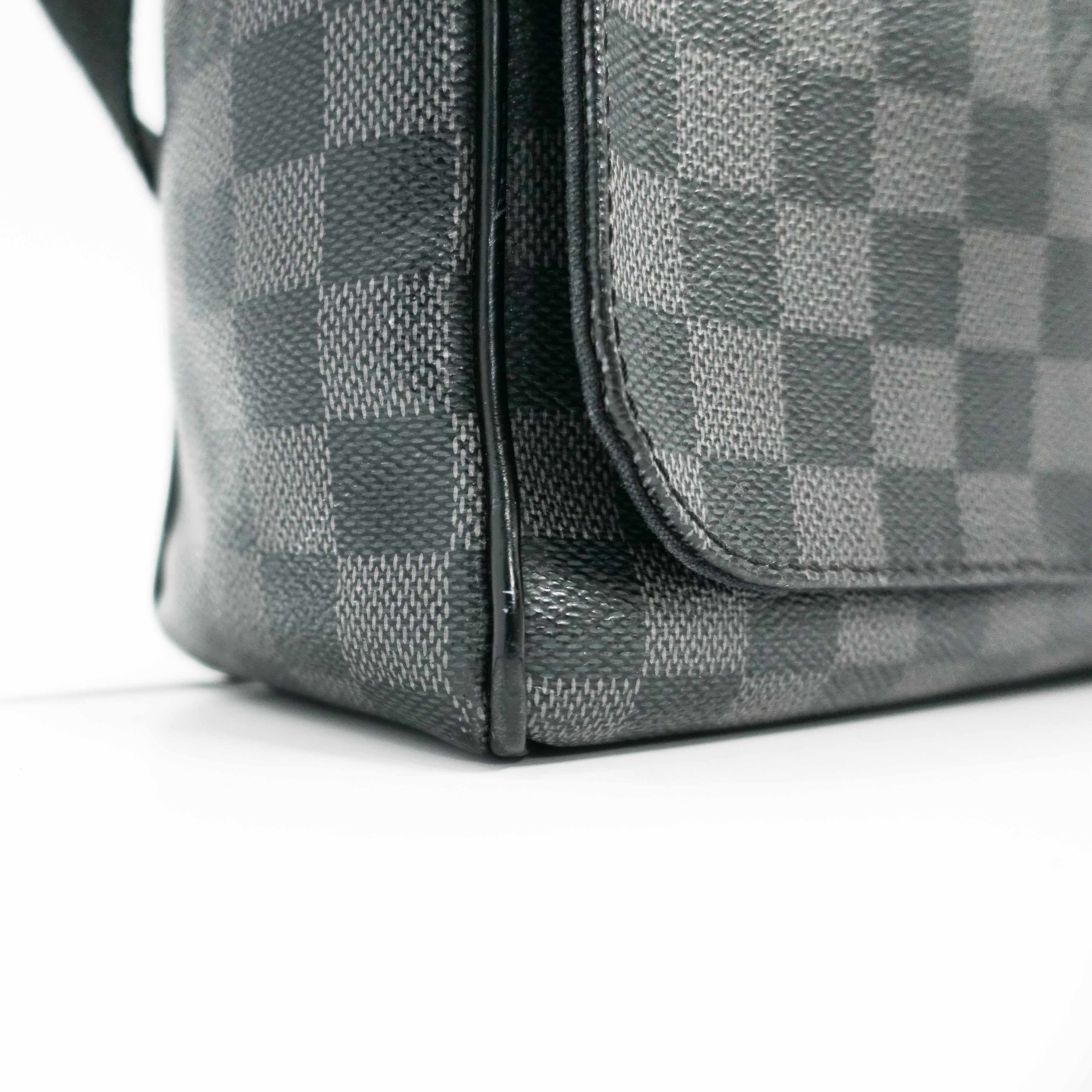 Louis Vuitton Damier Graphite Daniel MM Messenger Bag