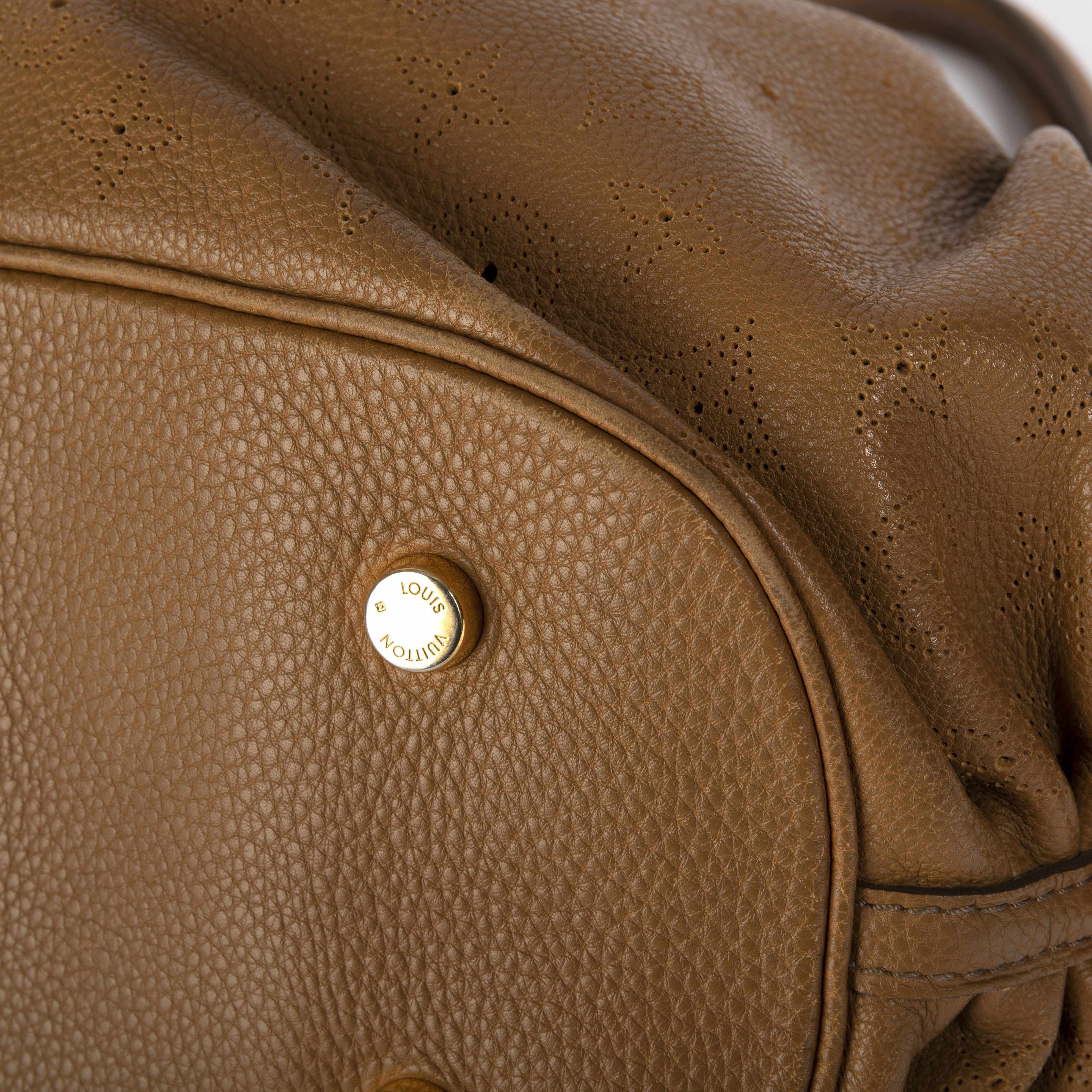 Louis Vuitton Mahina L Hobo