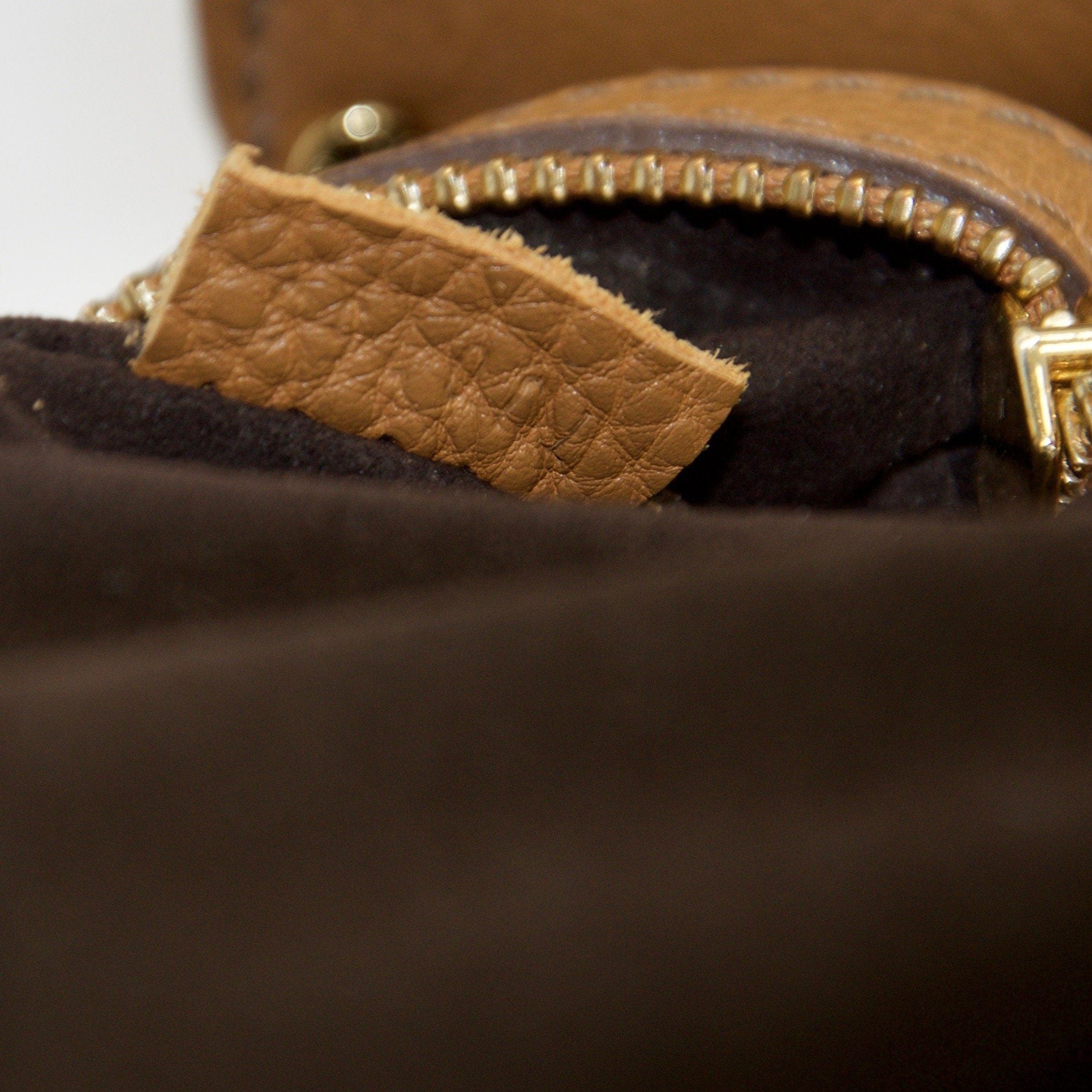 Louis Vuitton Mahina L Hobo