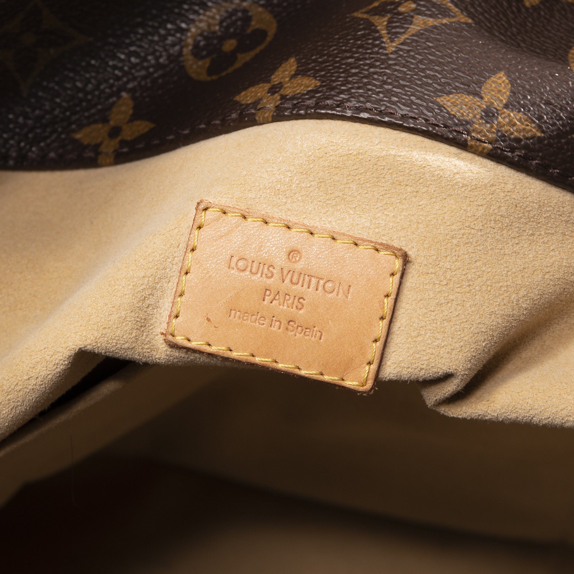 Louis Vuitton Monogram Artsy MM