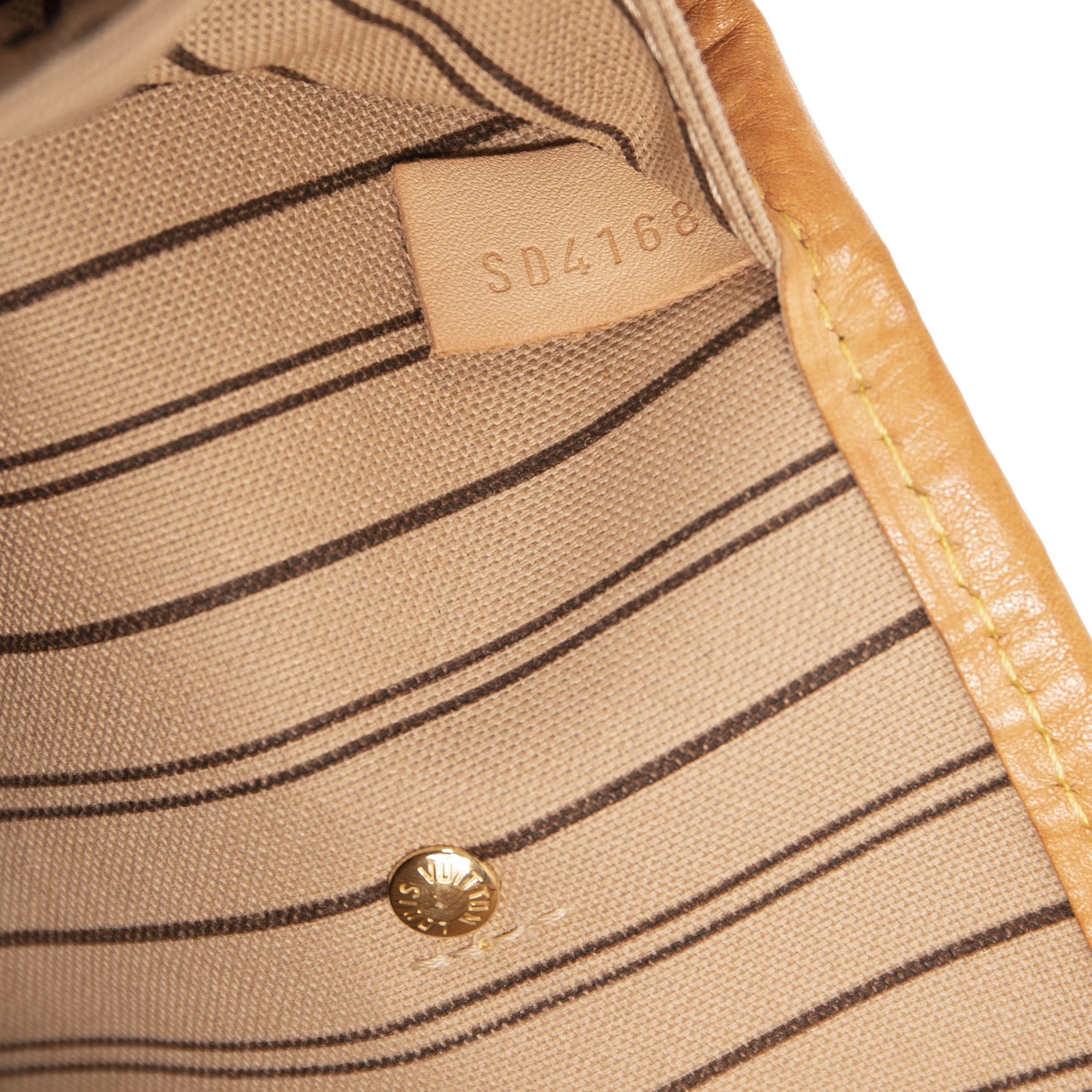 Louis Vuitton Monogram Neverfull MM w/ Pouch