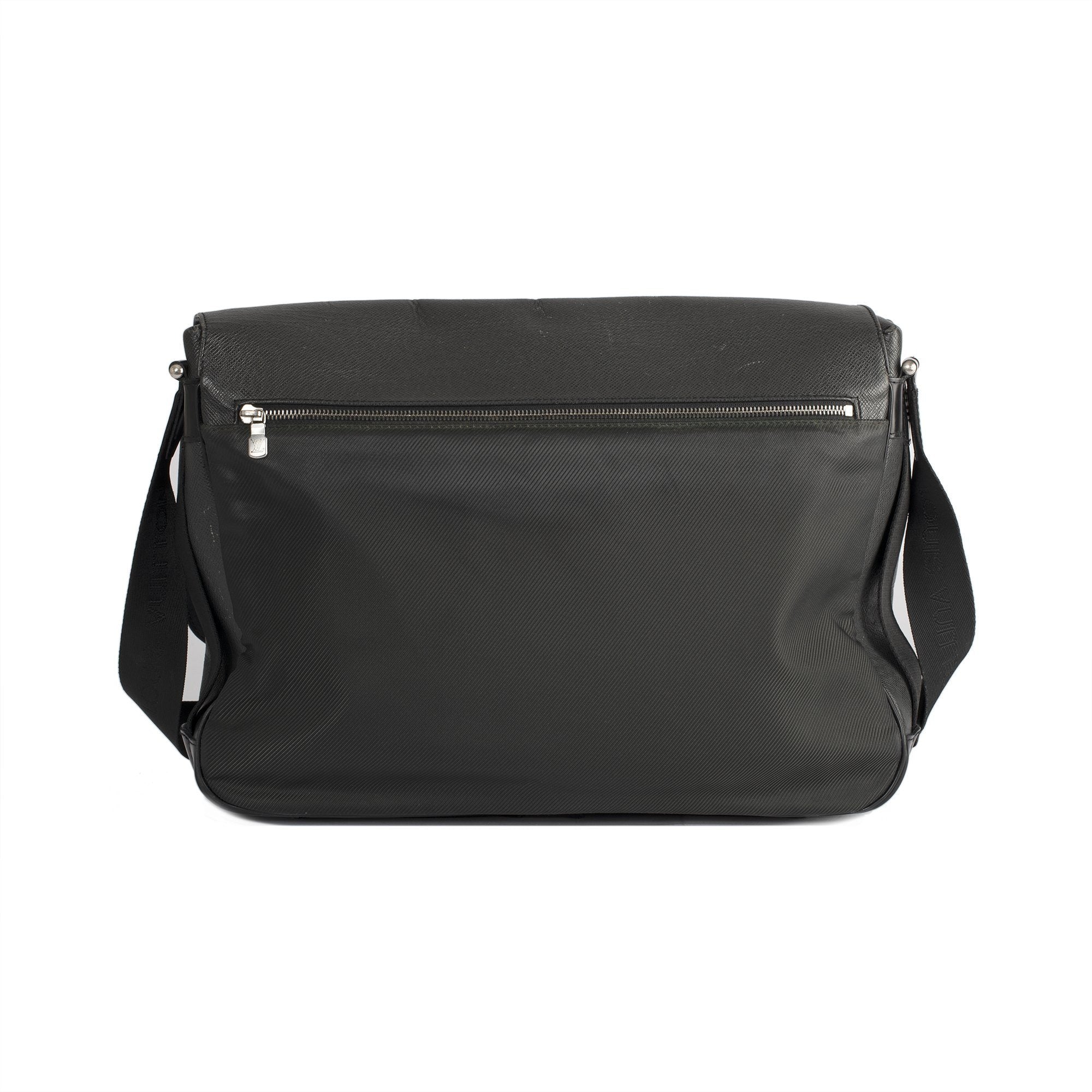 Louis Vuitton Taiga Dersou Messenger Bag