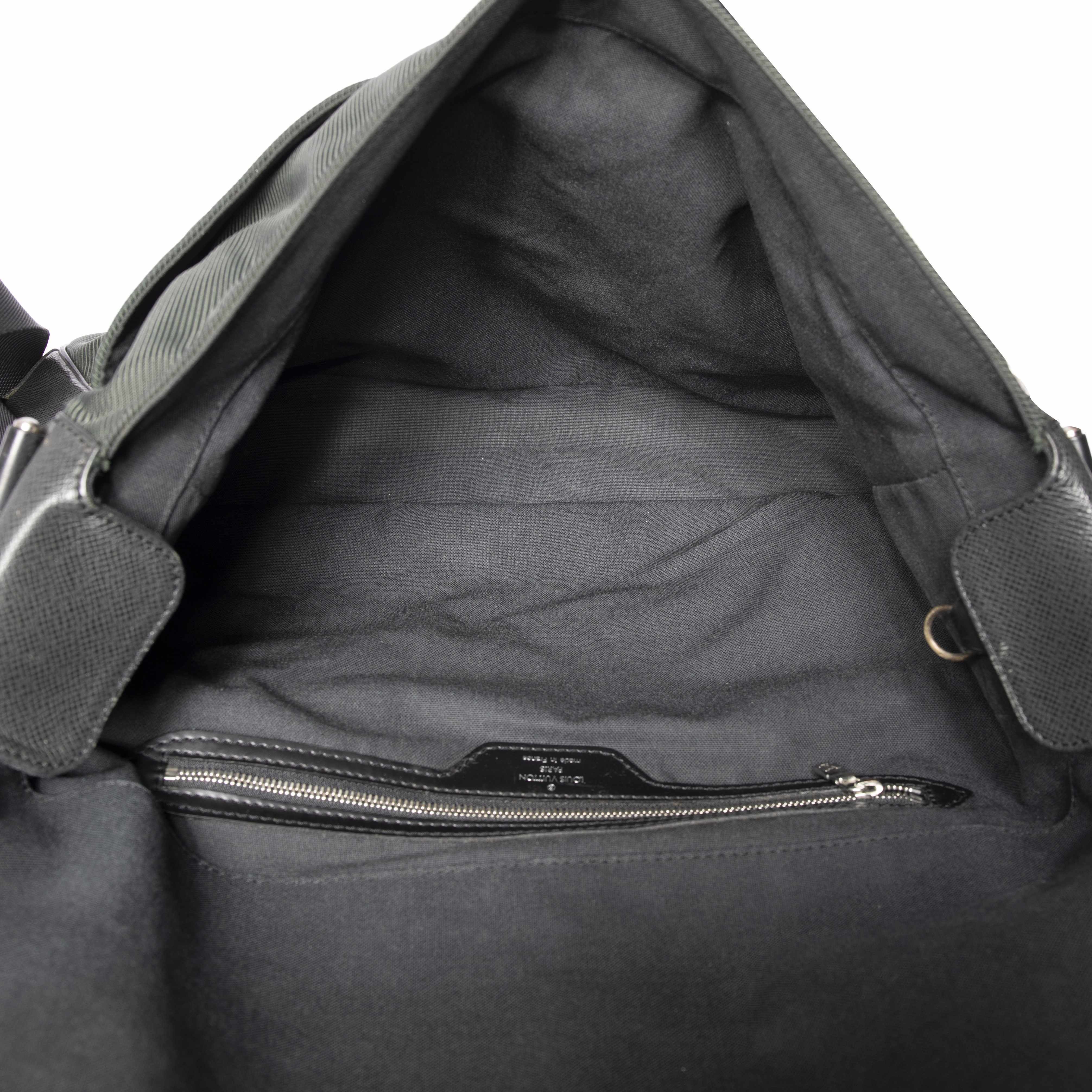 Louis Vuitton Taiga Dersou Messenger Bag