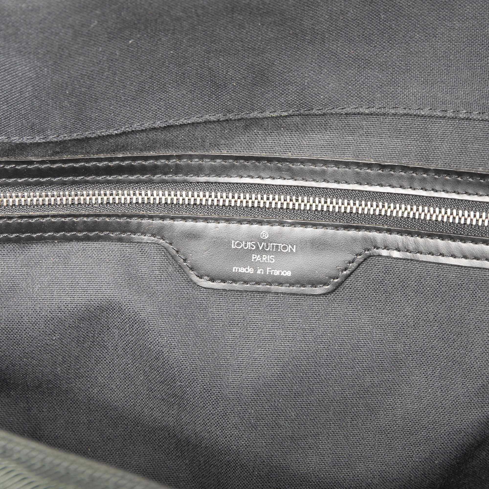 Louis Vuitton Taiga Dersou Messenger Bag