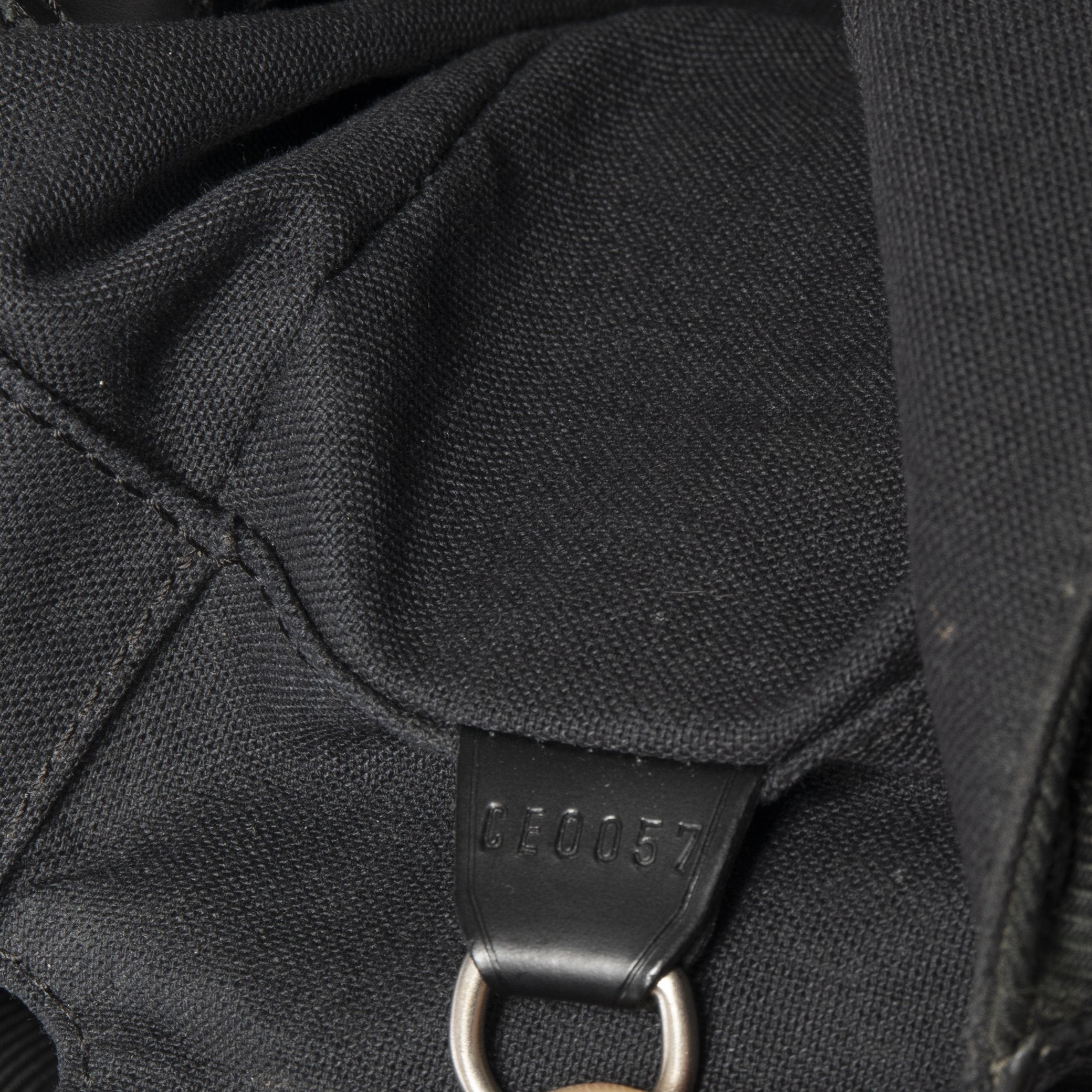 Louis Vuitton Taiga Dersou Messenger Bag