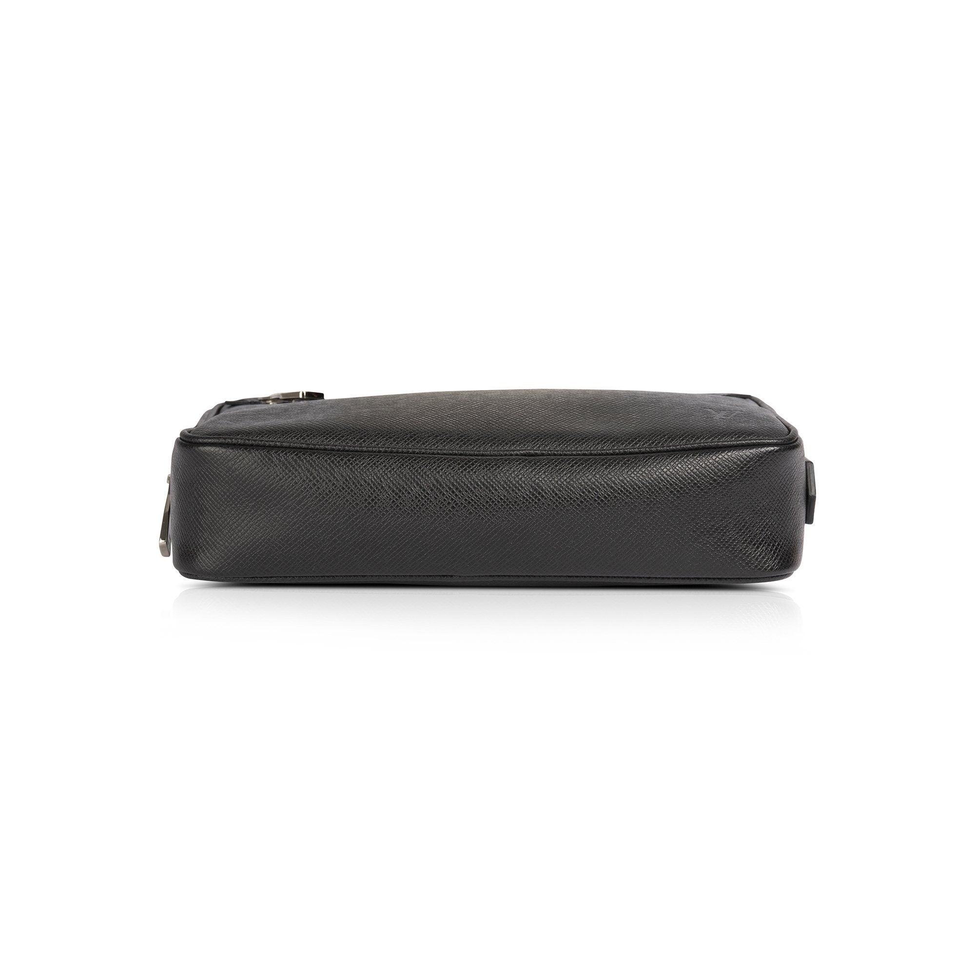 Louis Vuitton Taiga Leather Kasai Clutch