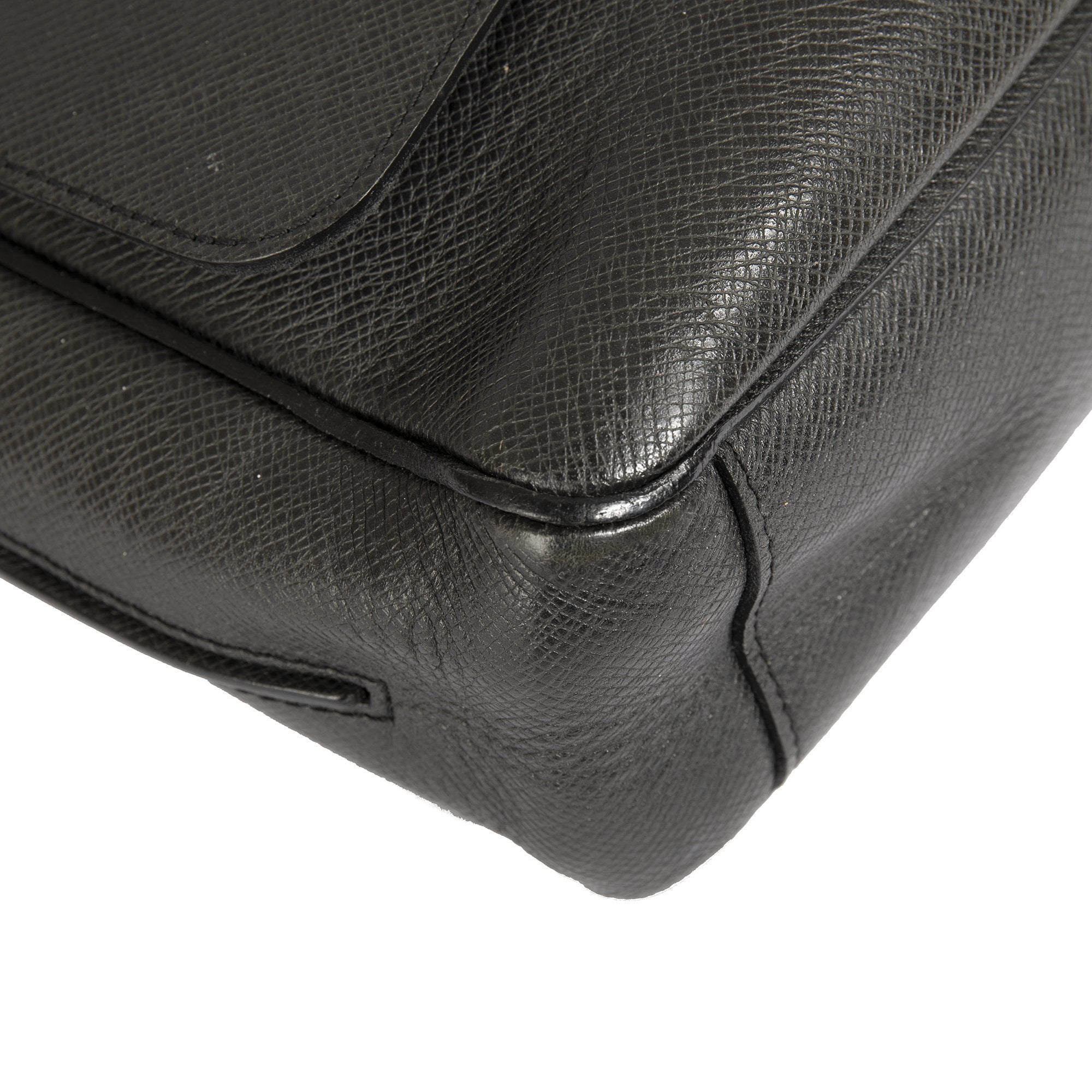 Louis Vuitton Taiga Leather Roman MM Messenger Bag