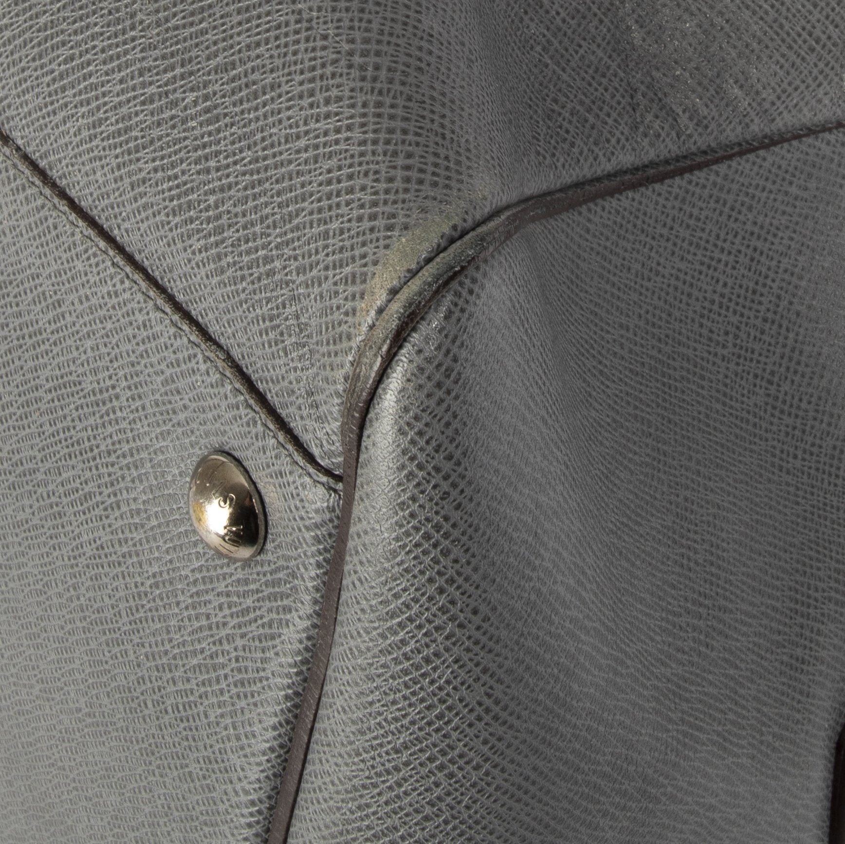 Louis Vuitton Taiga Neo Kendall Weekender Bag