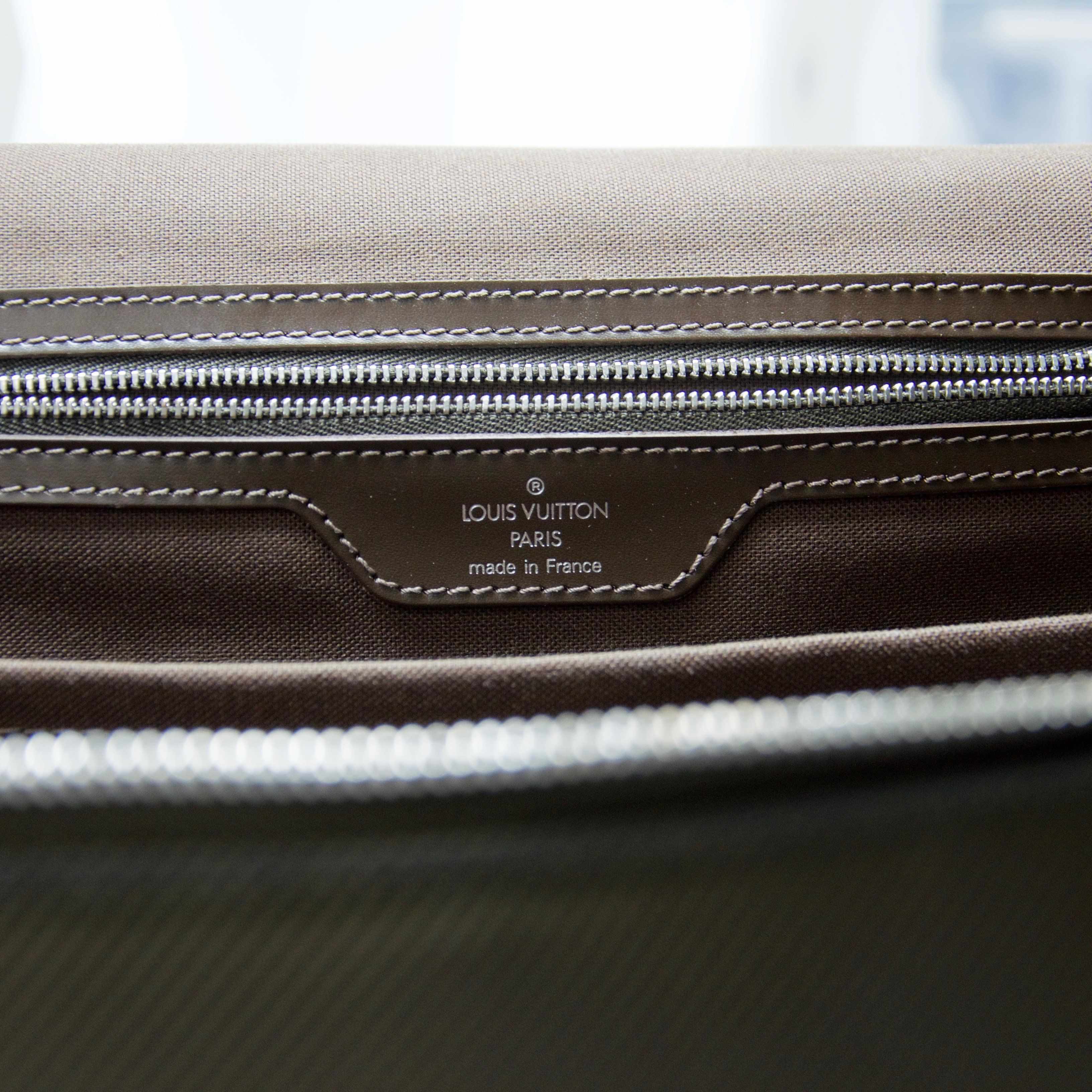 Louis Vuitton Taiga Taimyr Bag