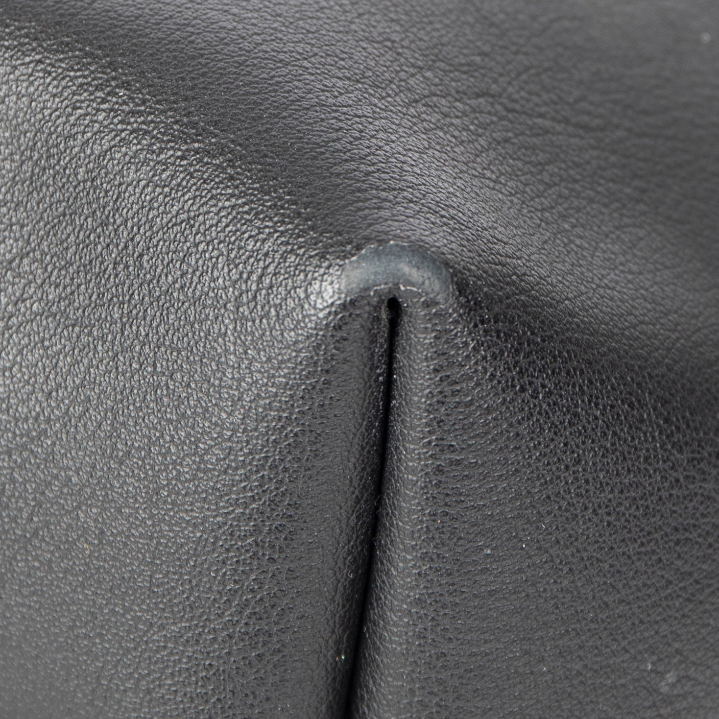 Saint Laurent E/W Shopping Tote w/ Pouch