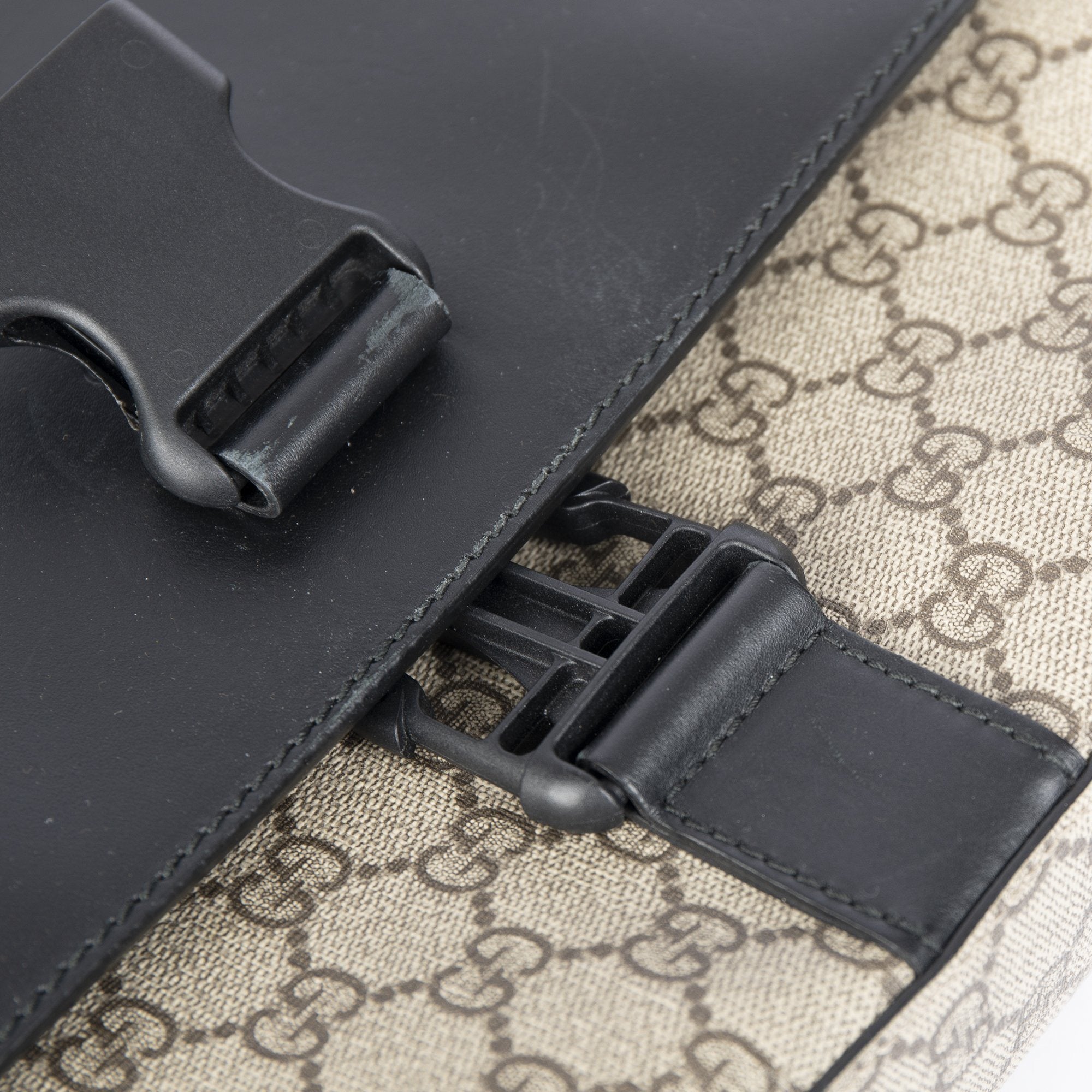 Gucci GG Supreme Messenger Bag