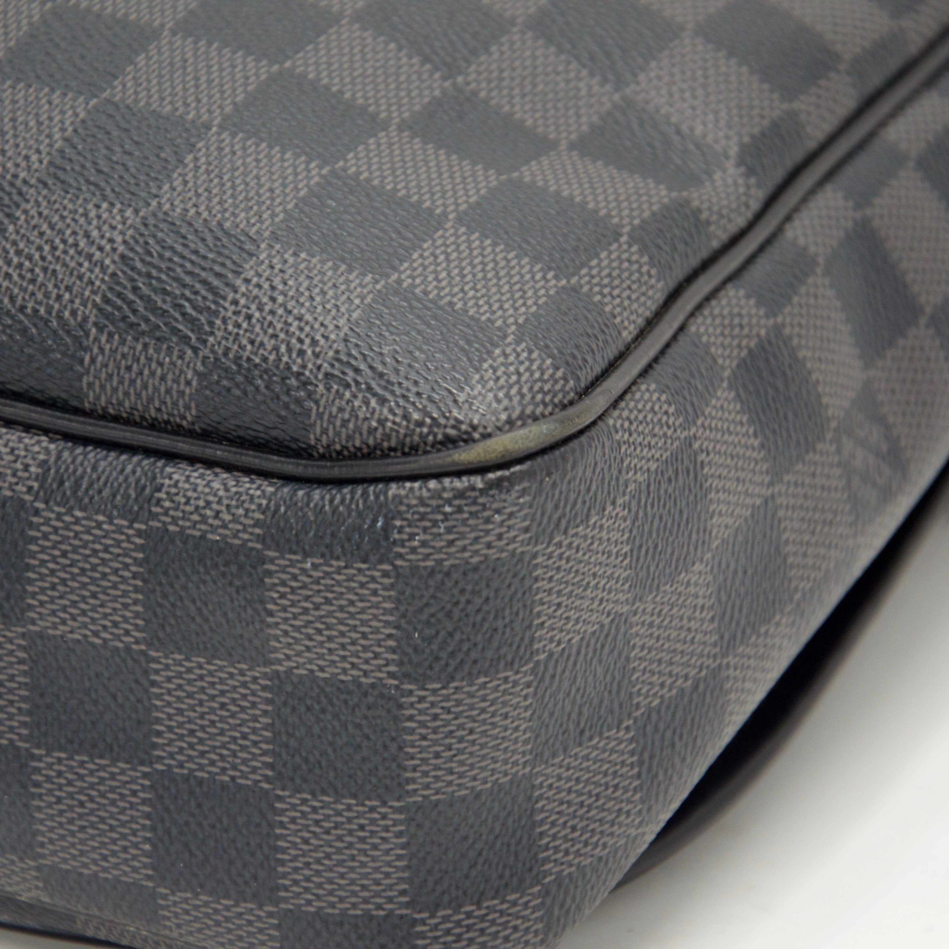 Louis Vuitton Damier Graphite Daniel MM Messenger Bag