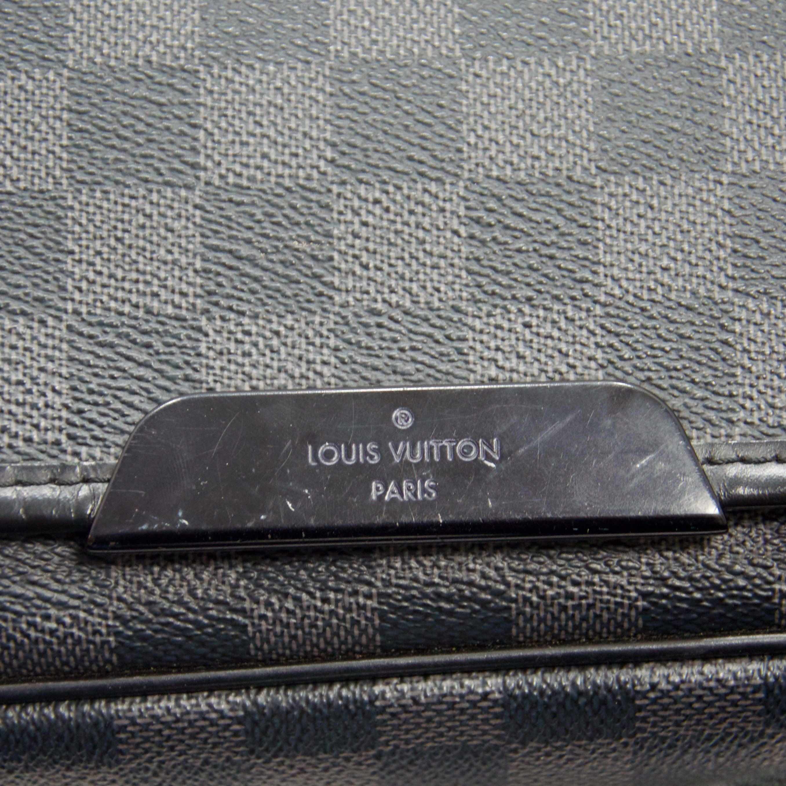 Louis Vuitton Damier Graphite Daniel MM Messenger Bag